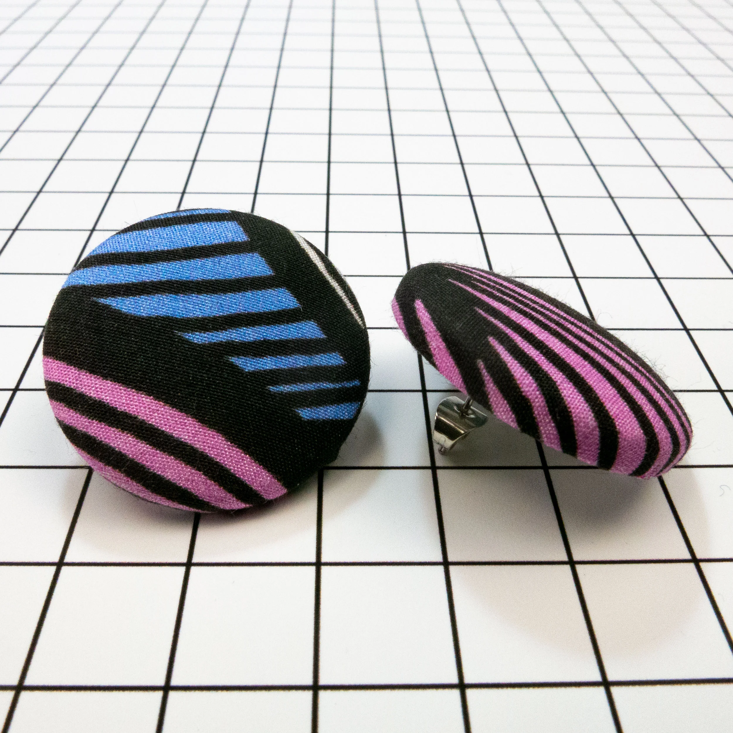 02_Earrings_Leaf_Stripe.jpg