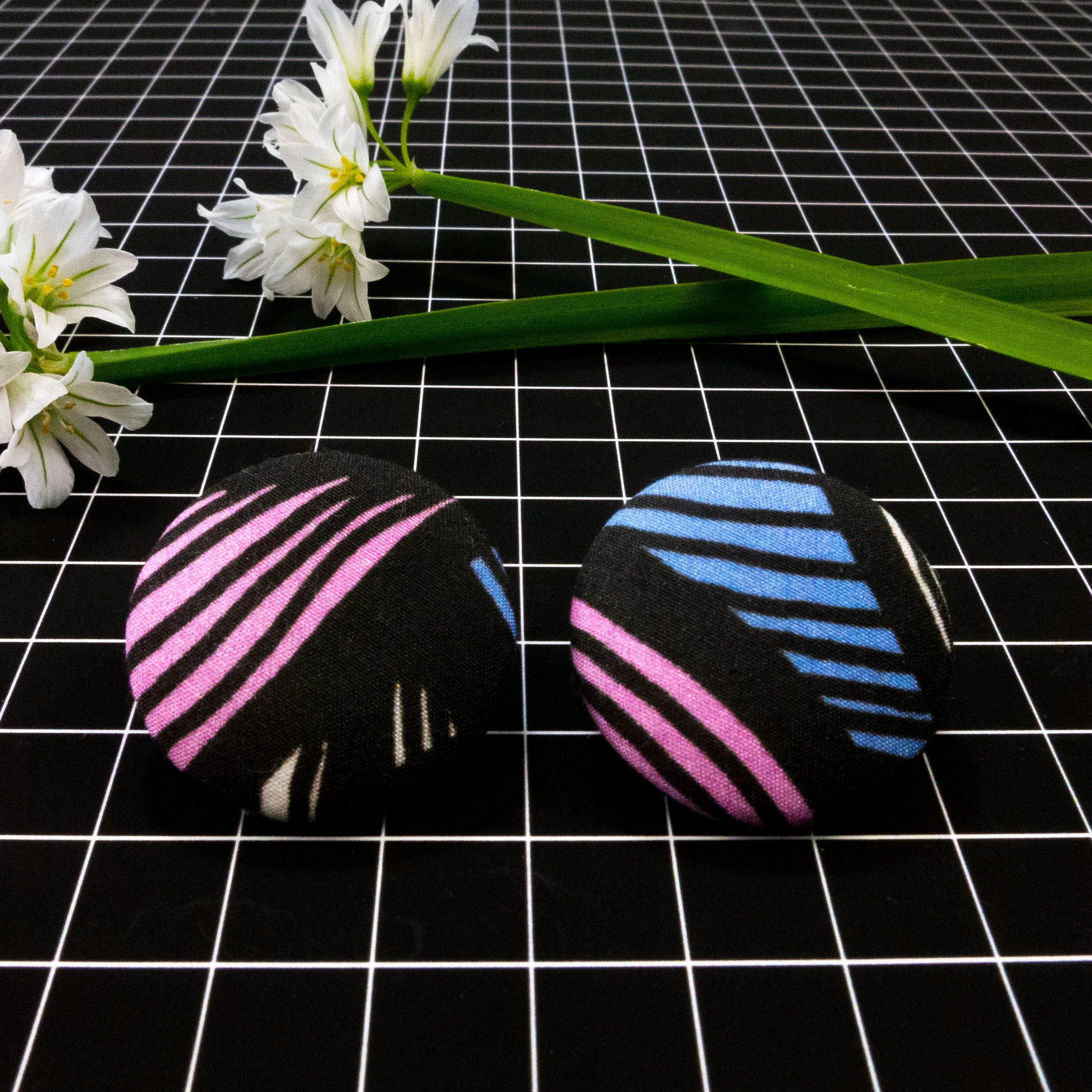 03_Earrings_Leaf_Stripe.jpg