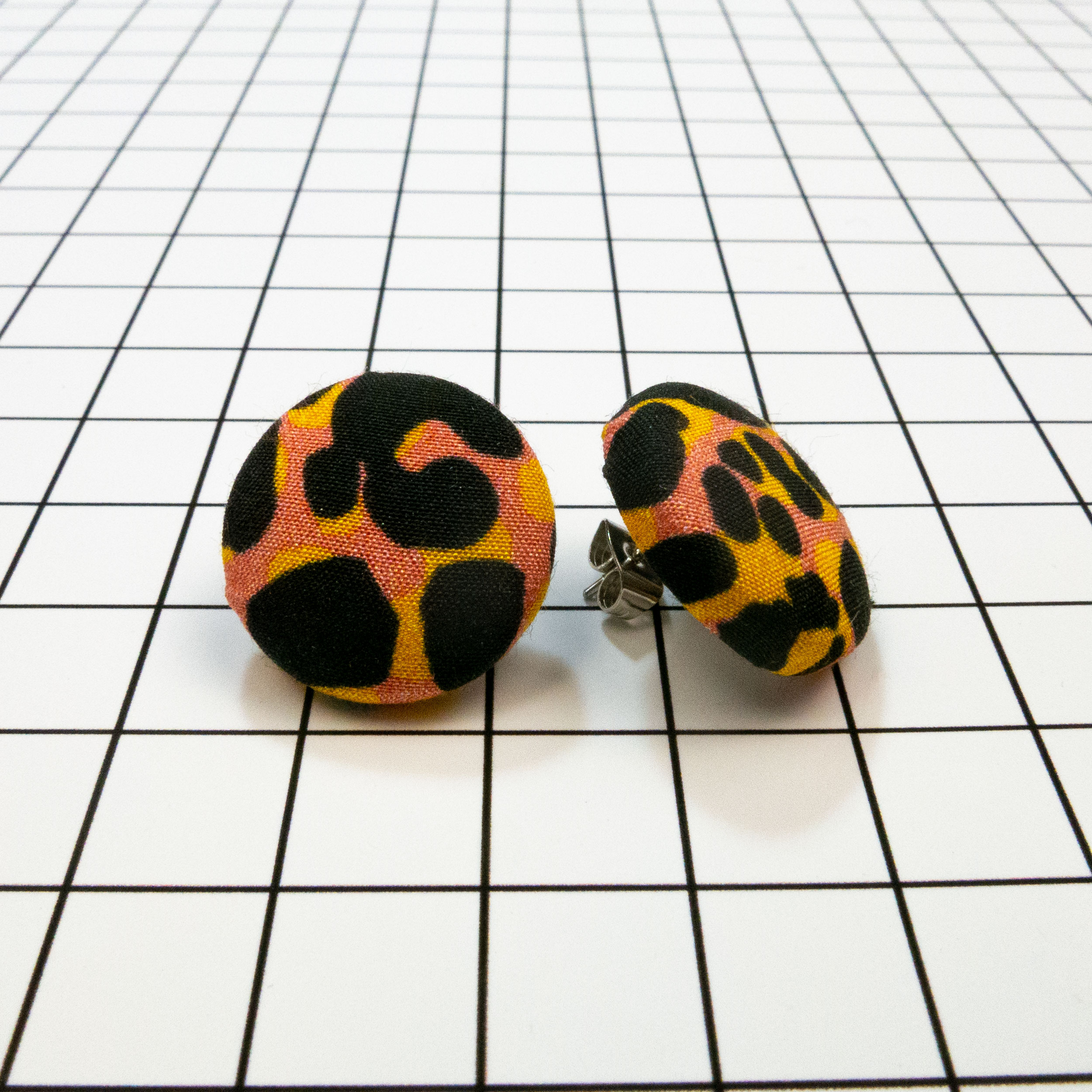 02_Earrings_Leopard_spot_19mm.jpg
