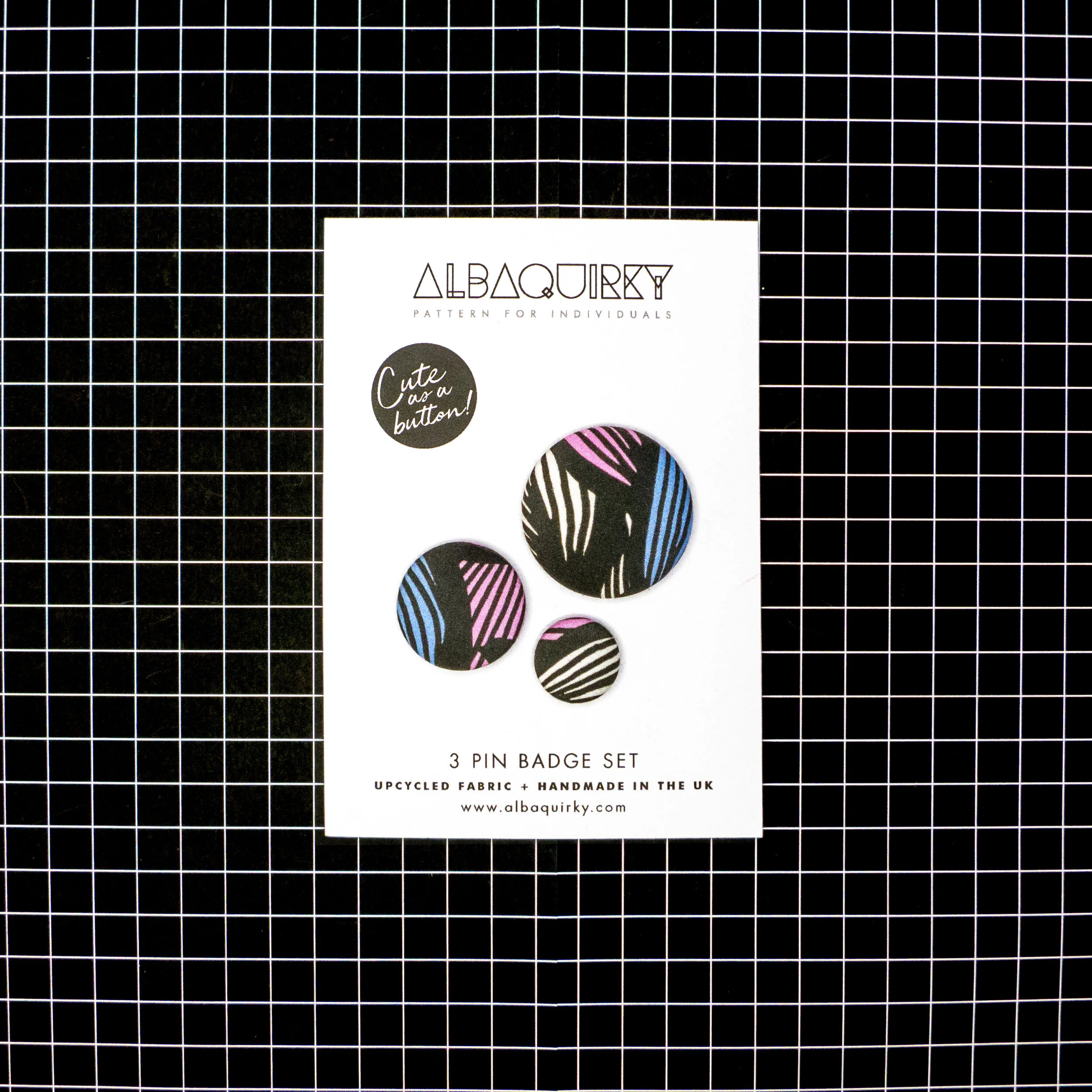 02_albaquirky_pin_badge_leaf_stripe.jpg