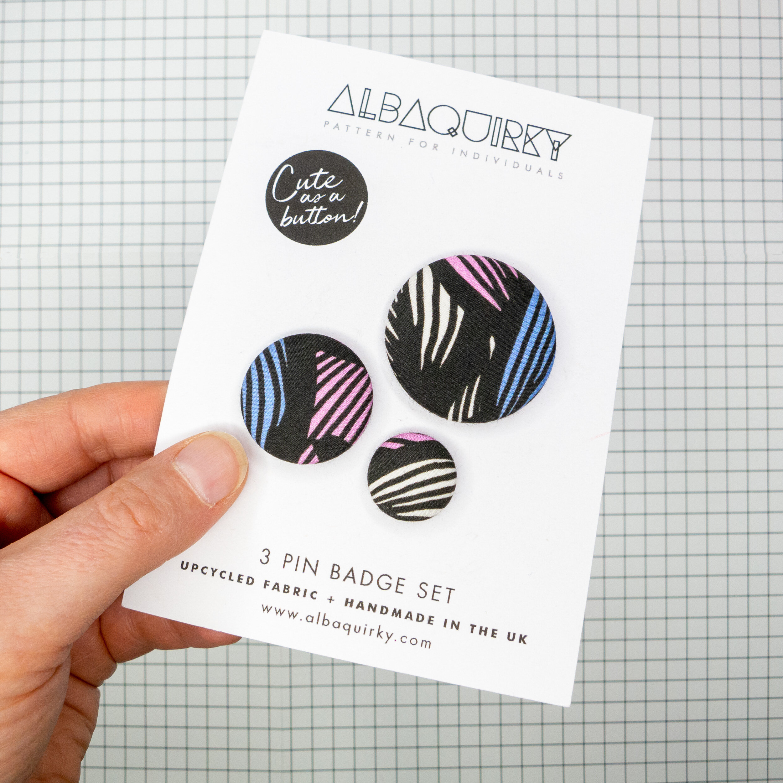 05_albaquirky_pin_badge_leaf_stripe.jpg
