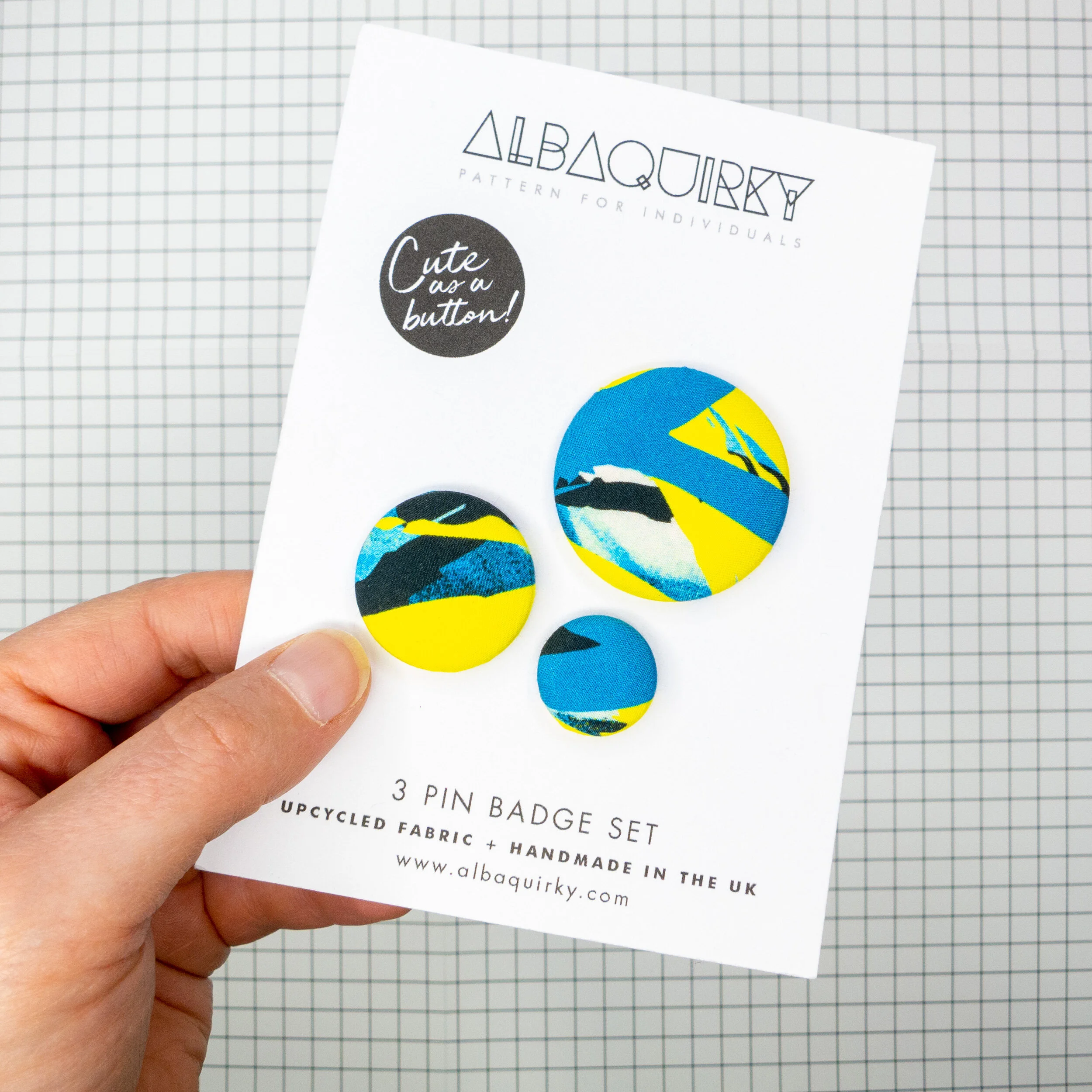 05_albaquirky_pin_badge_waves.jpg