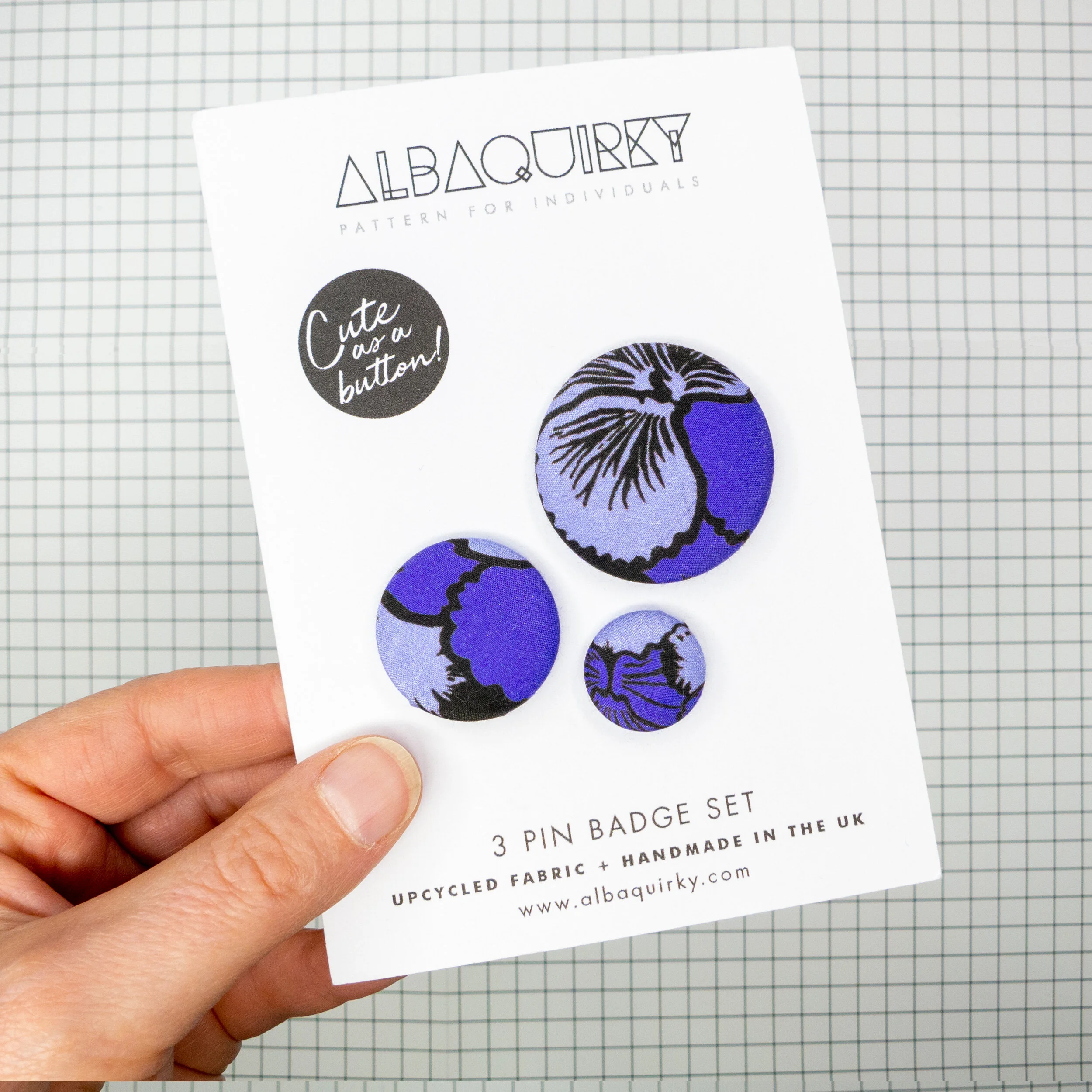 05_albaquirky_pin_badge_pansy.jpg