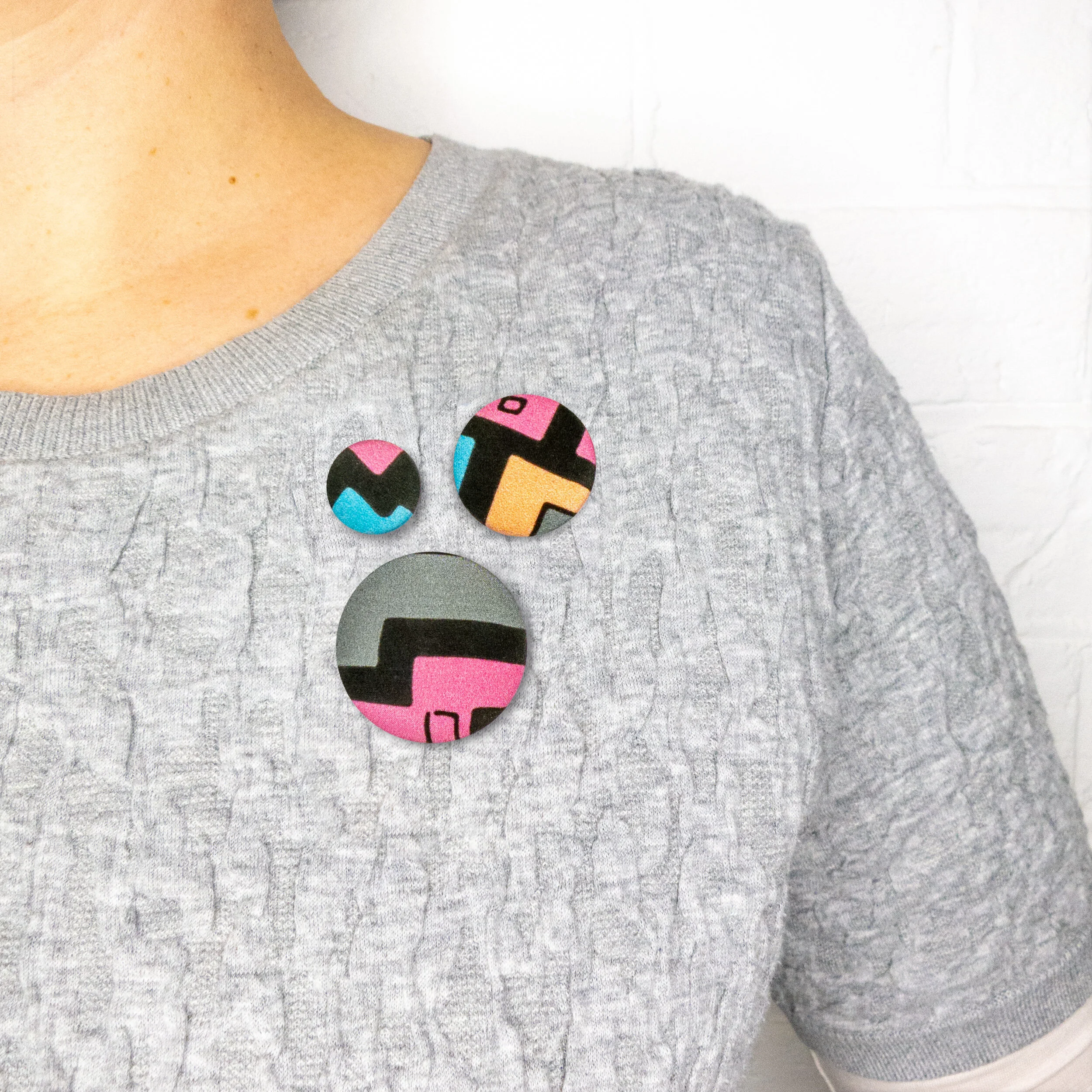 04_albaquirky_pin_badge_favela.jpg