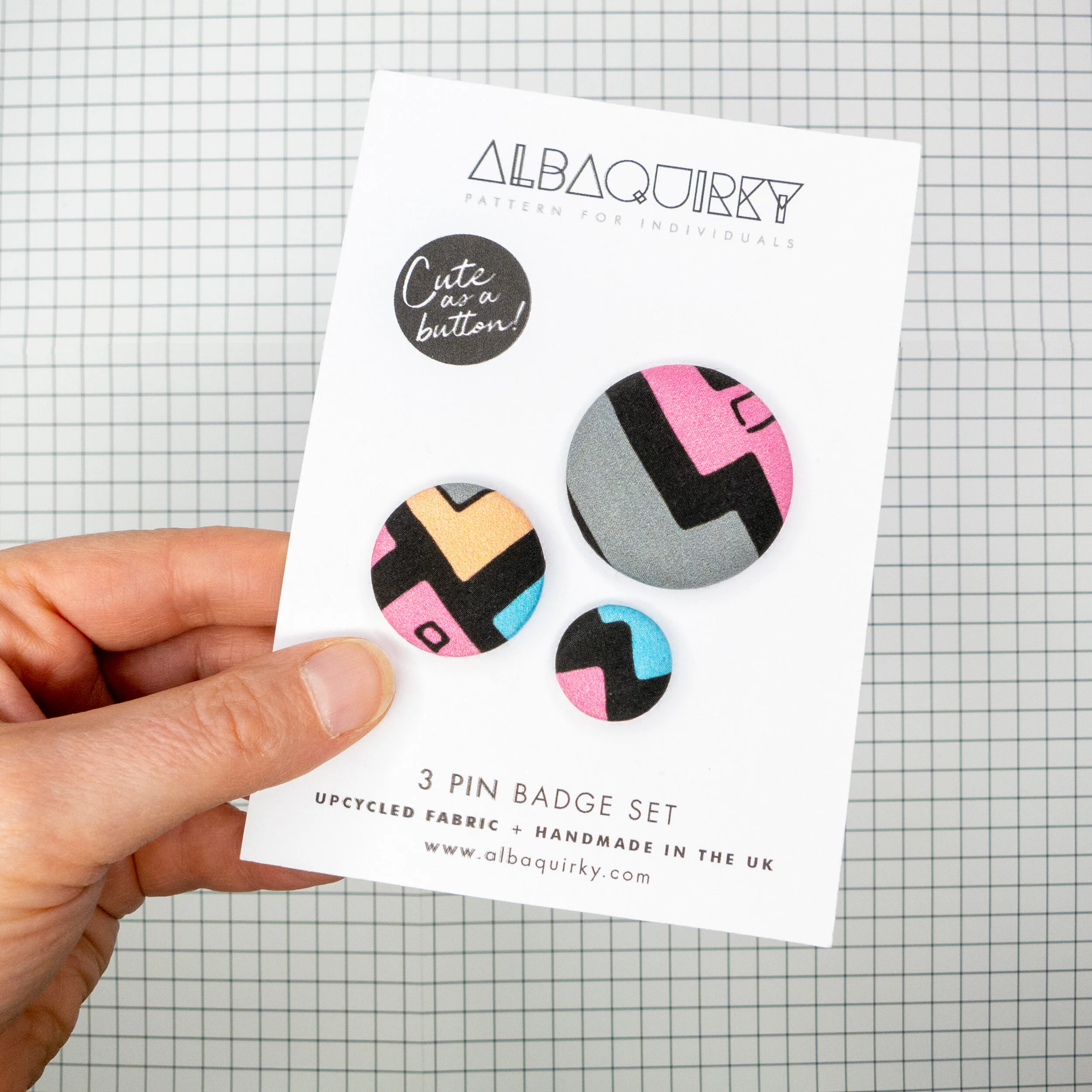 05_albaquirky_pin_badge_favela.jpg