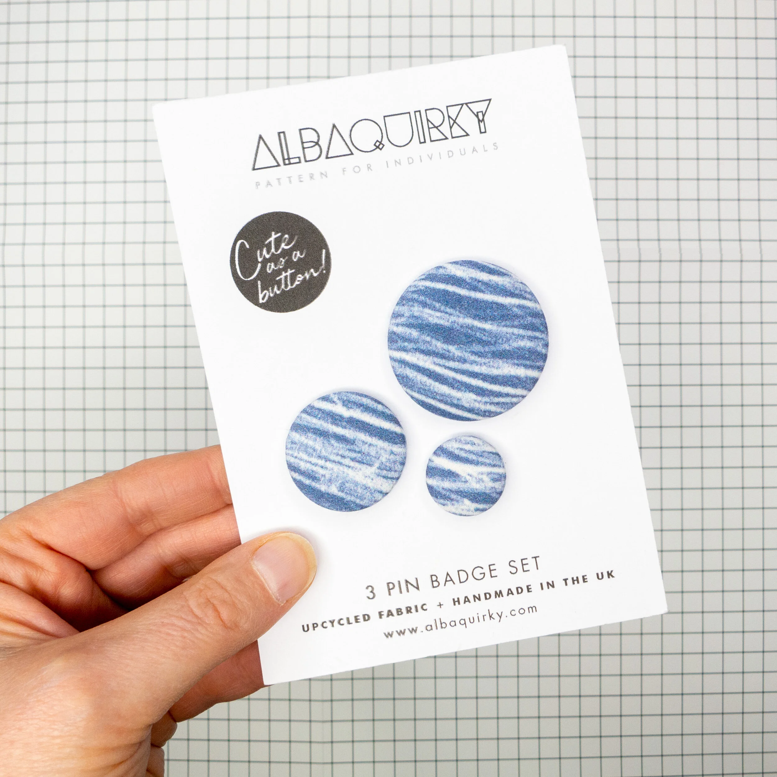 05_albaquirky_pin_badge_blue_grass.jpg