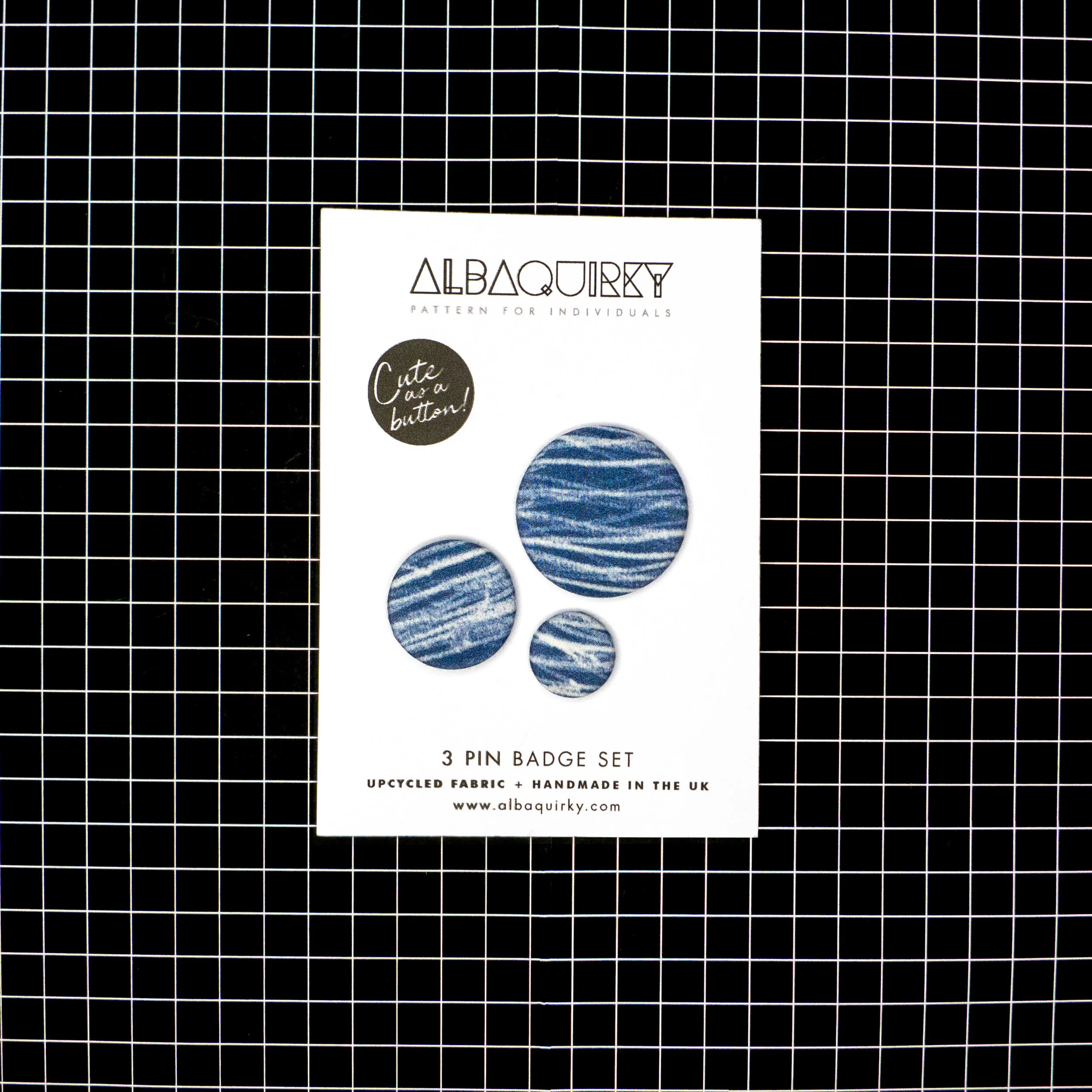 02_albaquirky_pin_badge_blue_grass.jpg