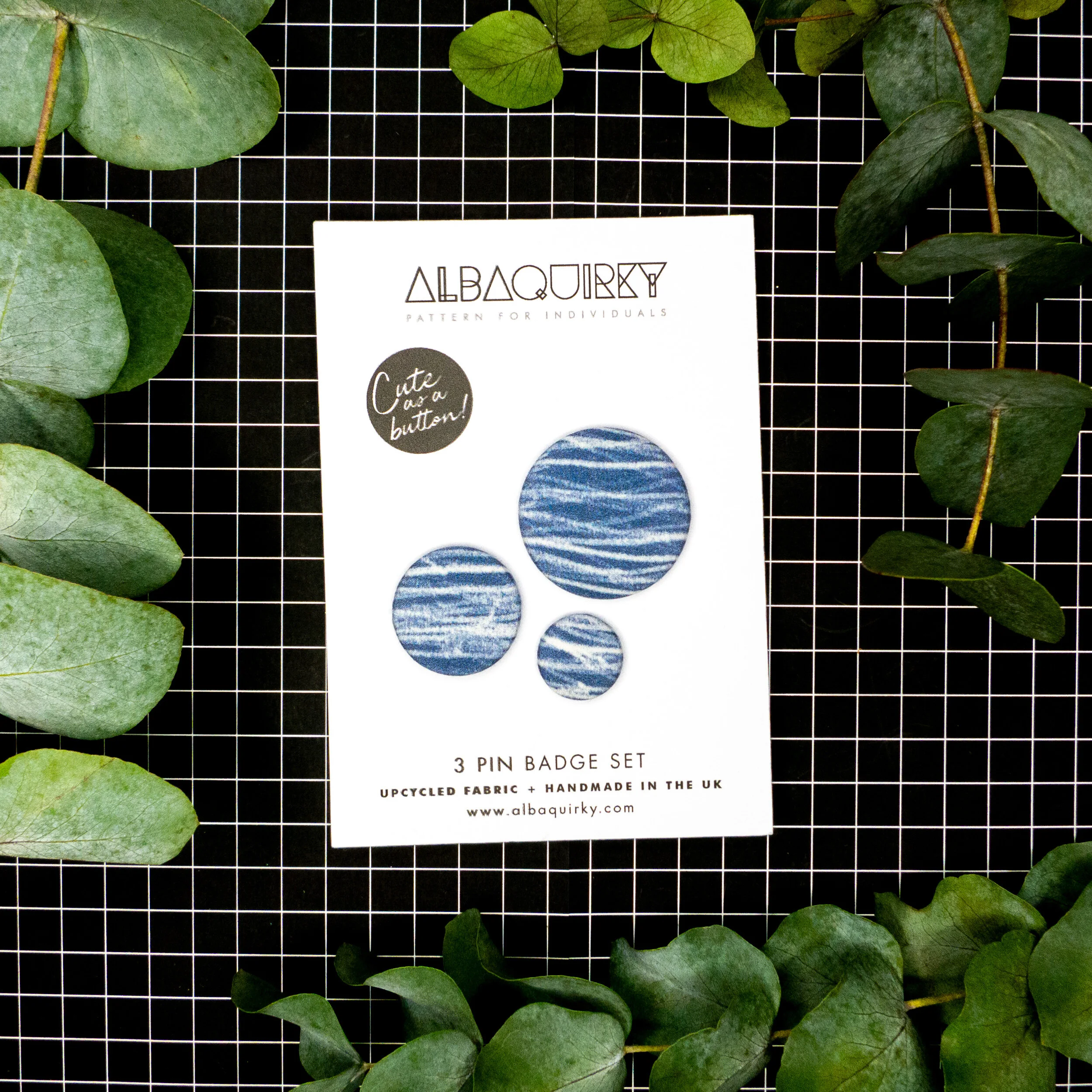 01_albaquirky_pin_badge_blue_grass.jpg