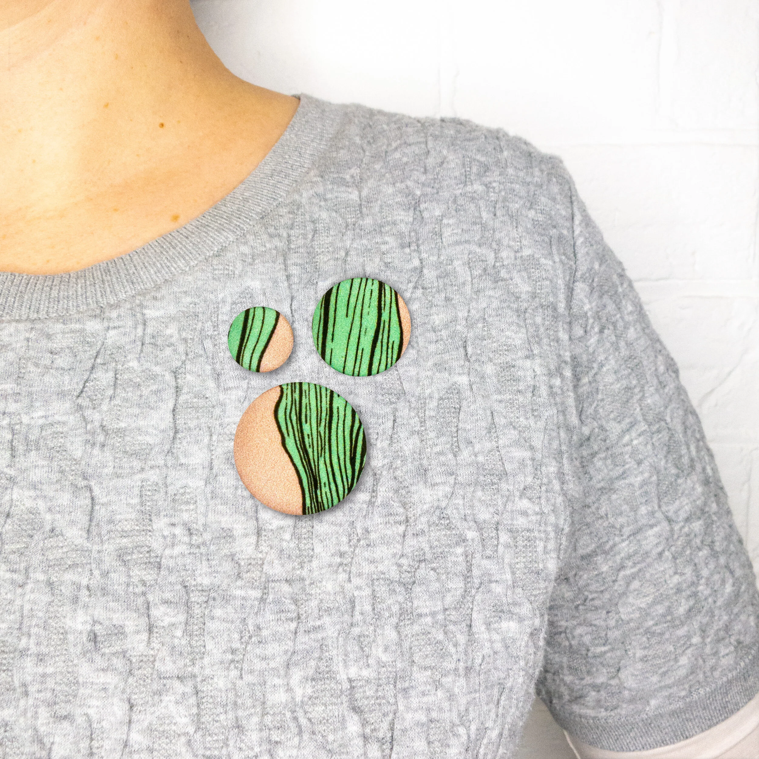 04_albaquirky_pin_badge_big_leaf.jpg