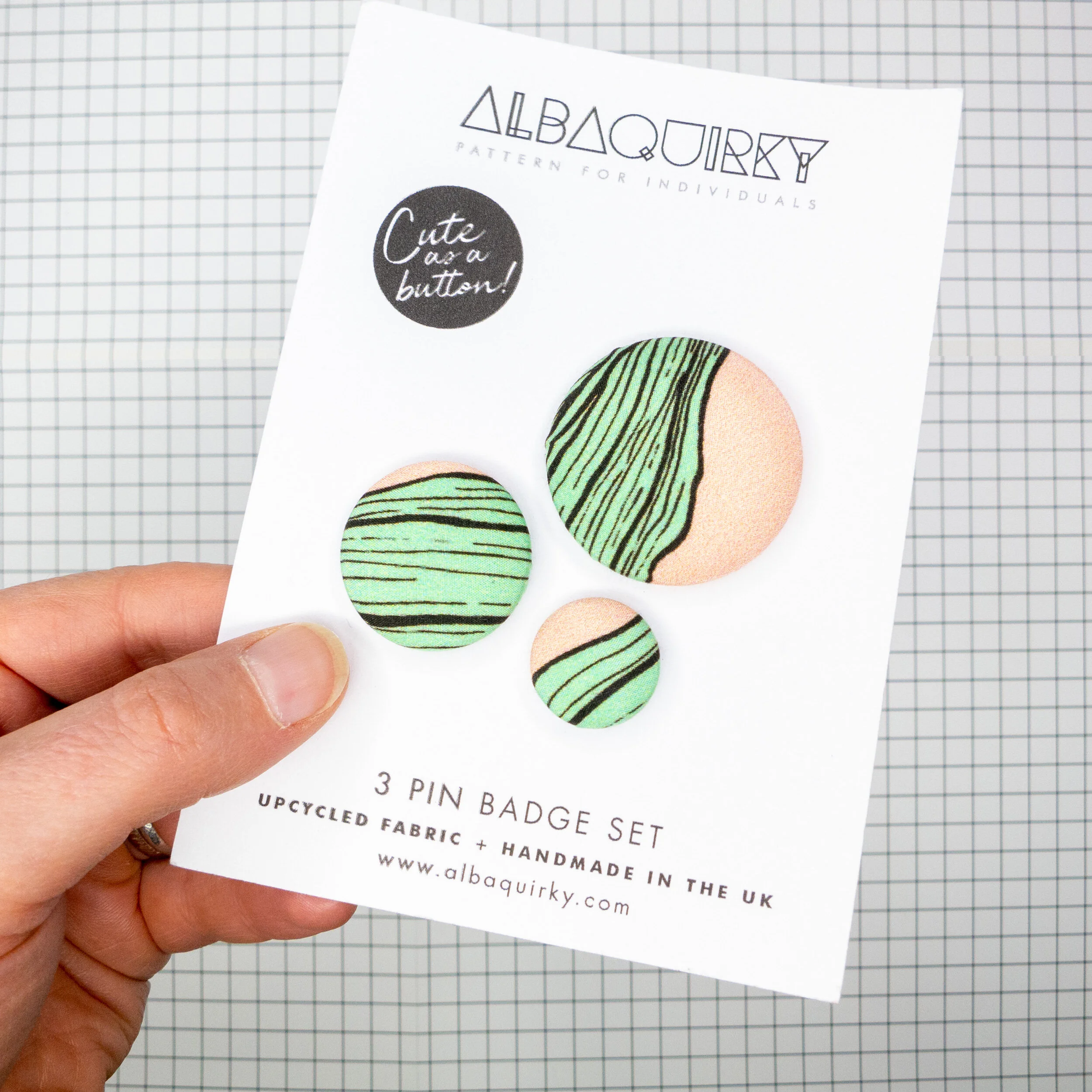 05_albaquirky_pin_badge_big_leaf.jpg