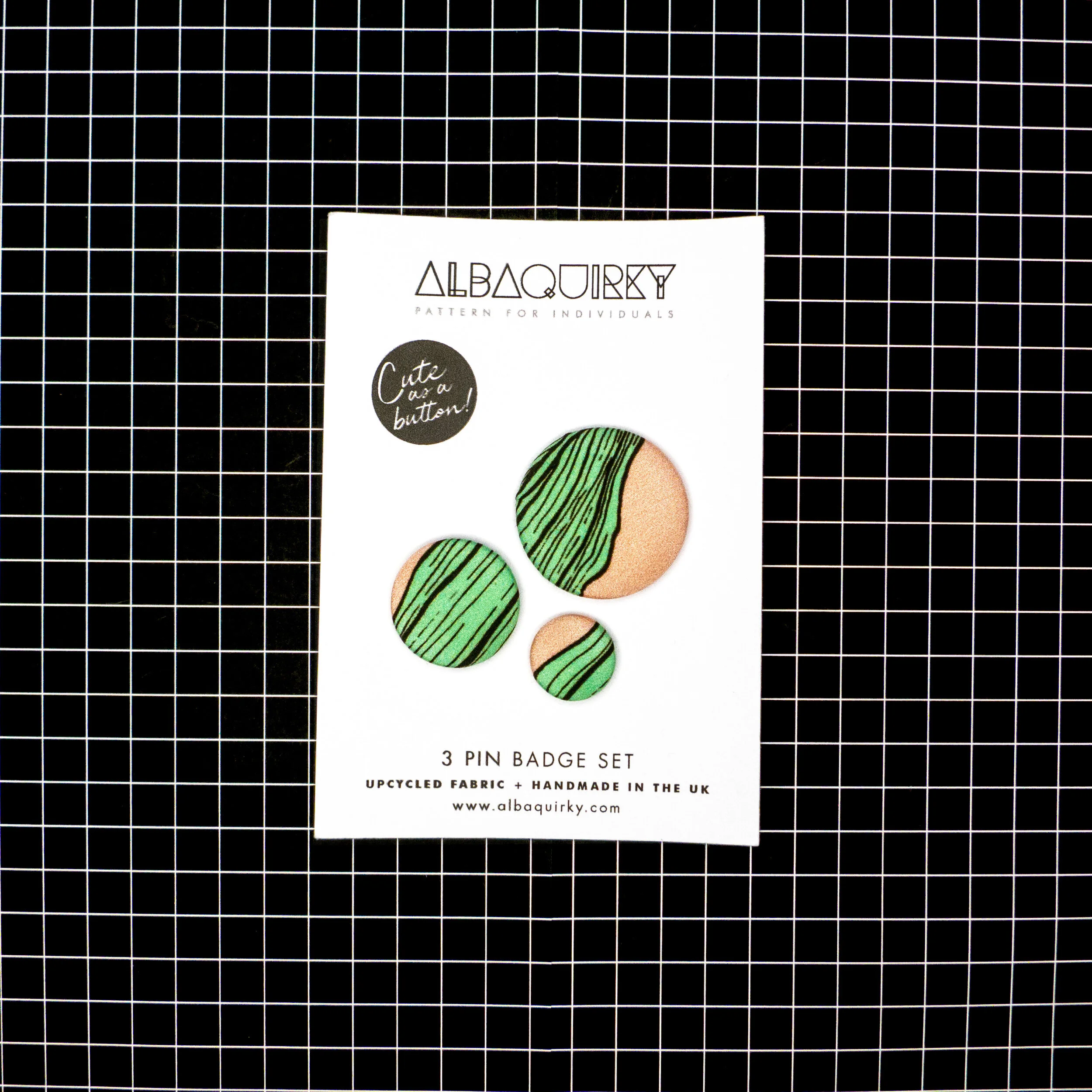 02_albaquirky_pin_badge_big_leaf.jpg