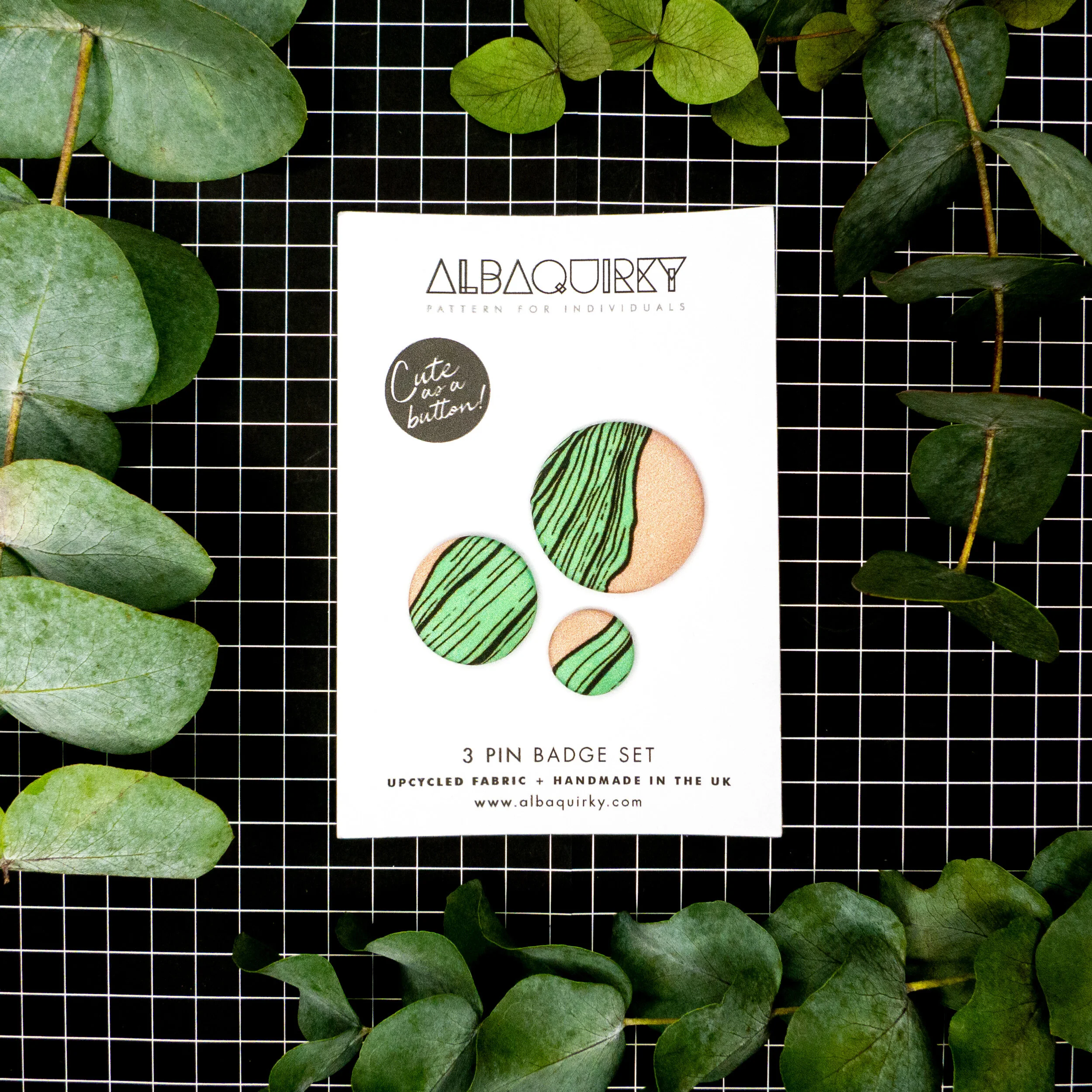 01_albaquirky_pin_badge_big_leaf.jpg
