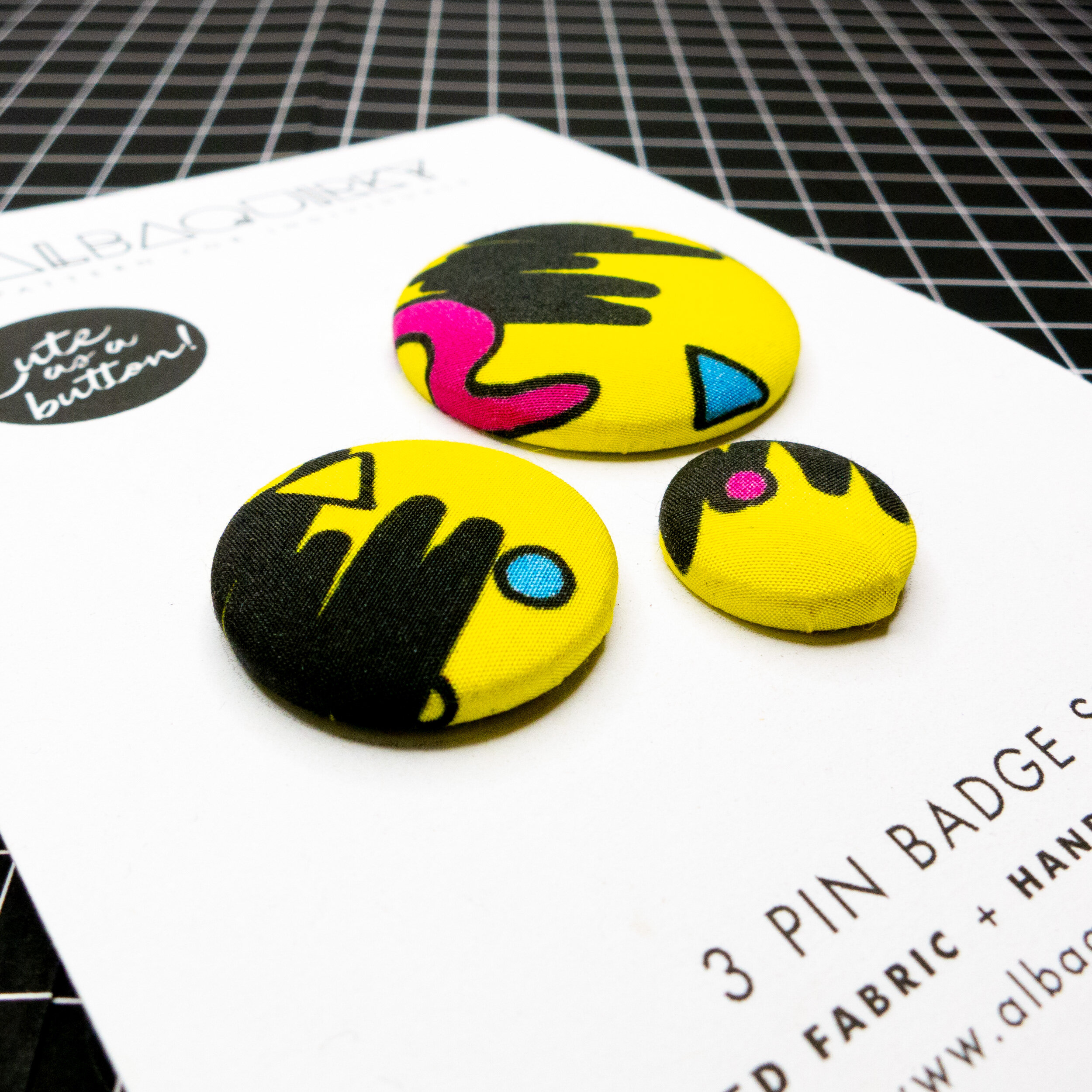 03_albaquirky_pin_badge_memphis.jpg