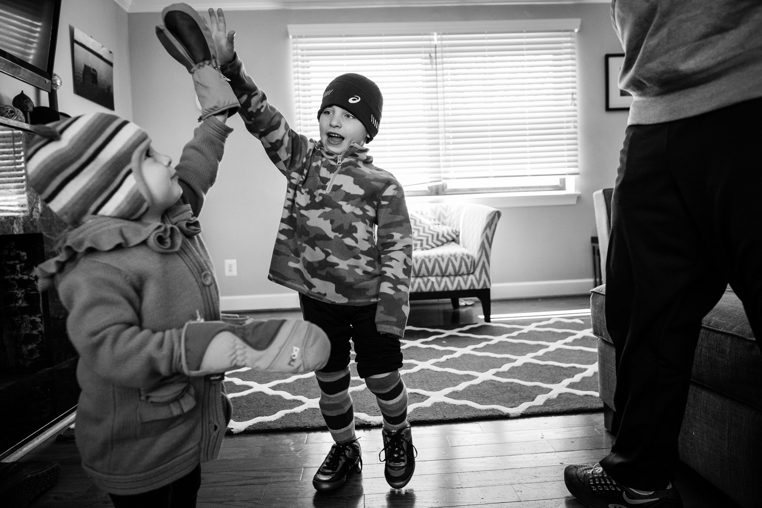  sibling high five, family documentary and lifestyle photography 