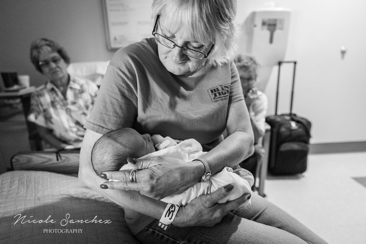 Documenting-Newborn-Moments-Northern-Virginia-Family-Photographer-2.jpg