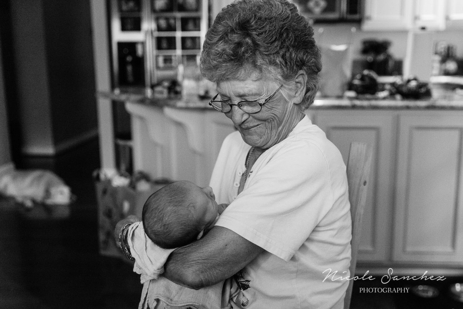 Documenting-Newborn-With-Family-Northern-Virginia-Family-Photographer-3.jpg