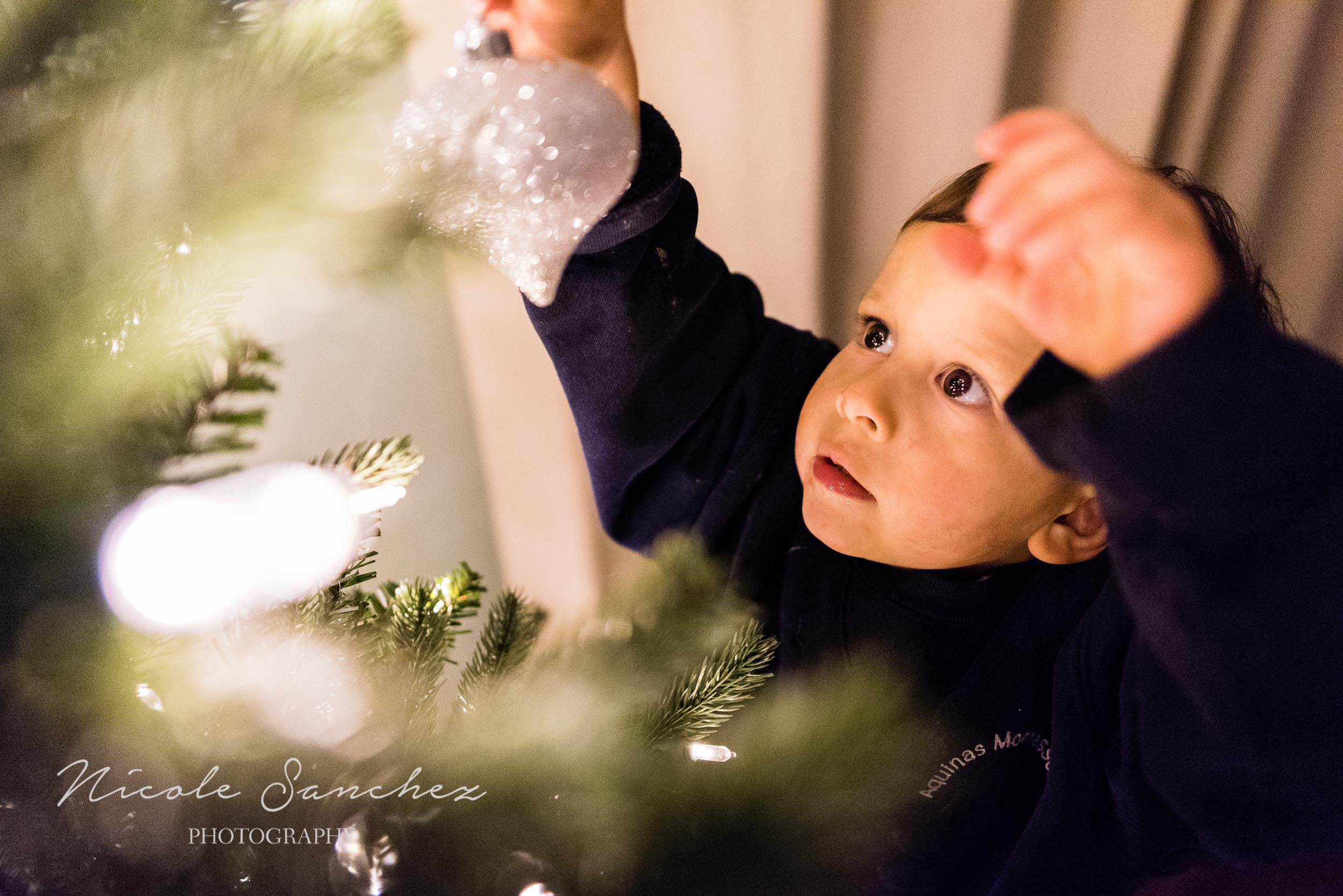 photographing-holiday-traditions-nicole-sanchez-northern-virginia-family-photographer-1-2.jpg