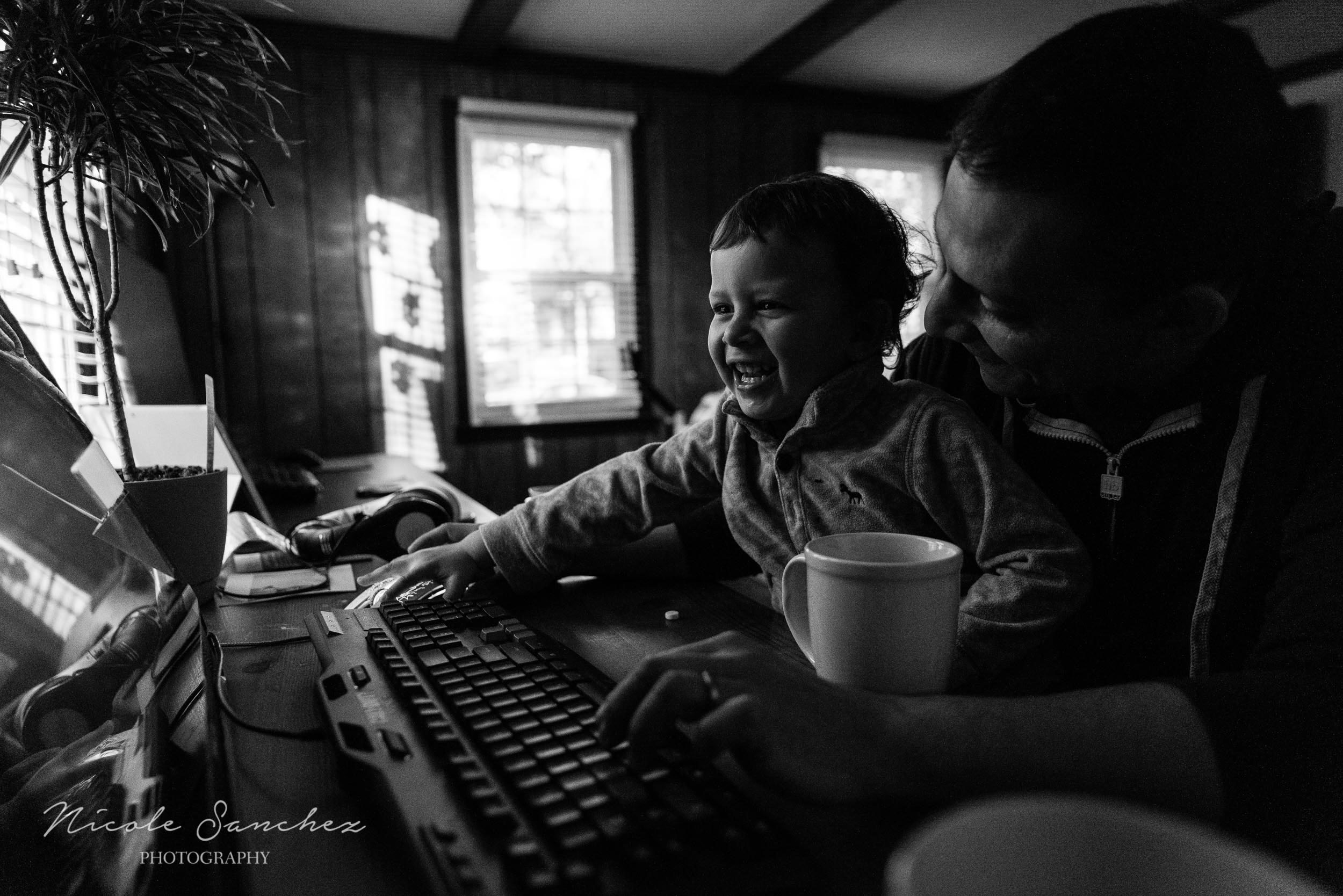 Boy playing on computer with dad in Northern Virginia by Family Photographer Nicole Sanchez