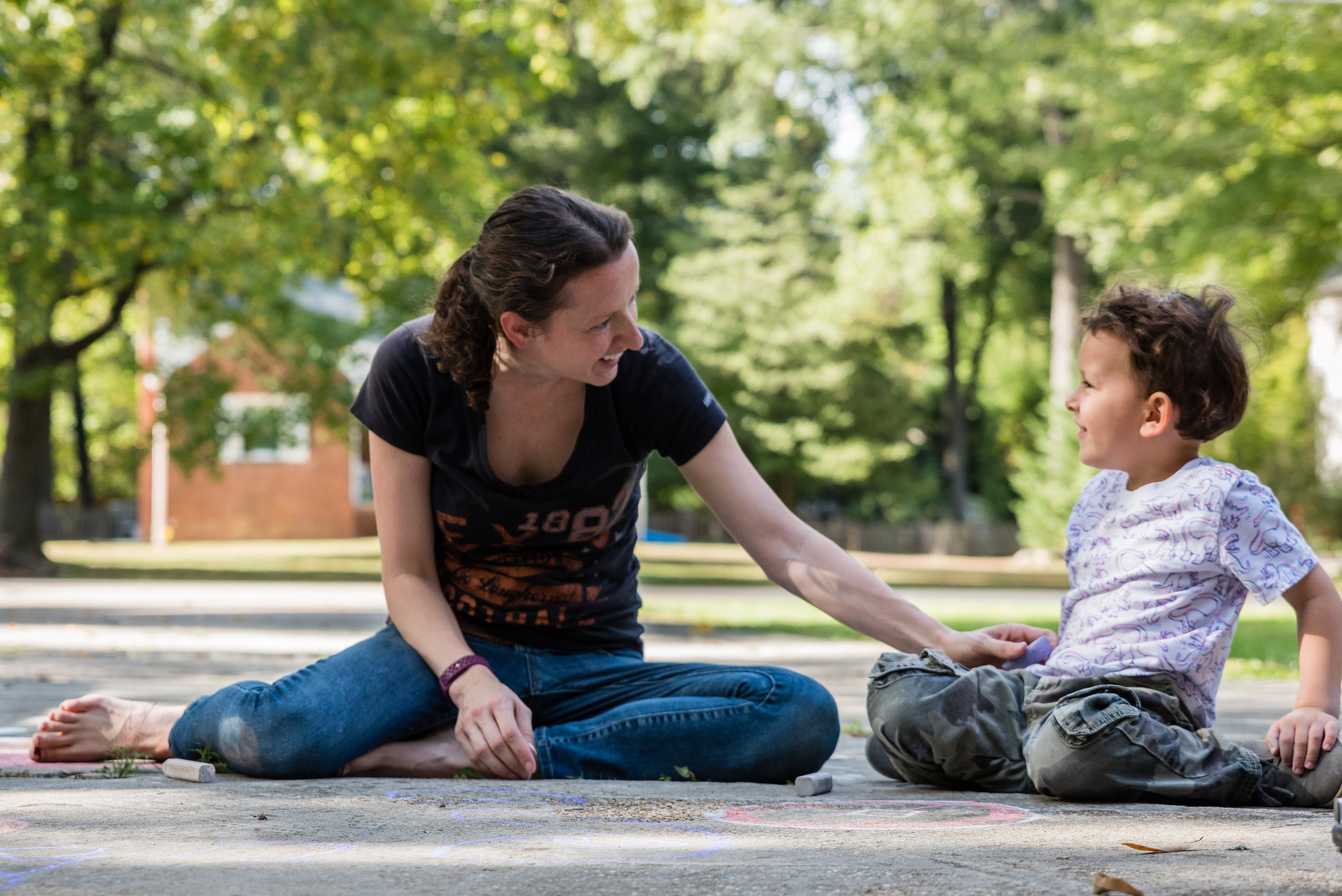 mom and son drawing with sidewalk chalk by northern virginia family photographer nicole sanchez