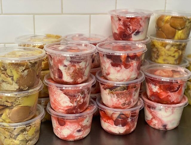 Strawberry pretzel salad and banana pudding to celebrate this fine Friday! I&rsquo;m a big fan of somewhat mushy chilled desserts. Come grab one if you are too! 🙌🏻😁❤️ #Friday