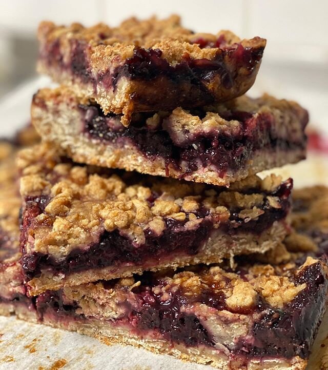 Berry oatmeal bars taste like summer to me! 😄 Check out our daily menu on our website, our IG stories, or on our Facebook page! We are here navigating this strange times together and hope to see your smiling eyes soon. Much love! ❤️#Tuesday