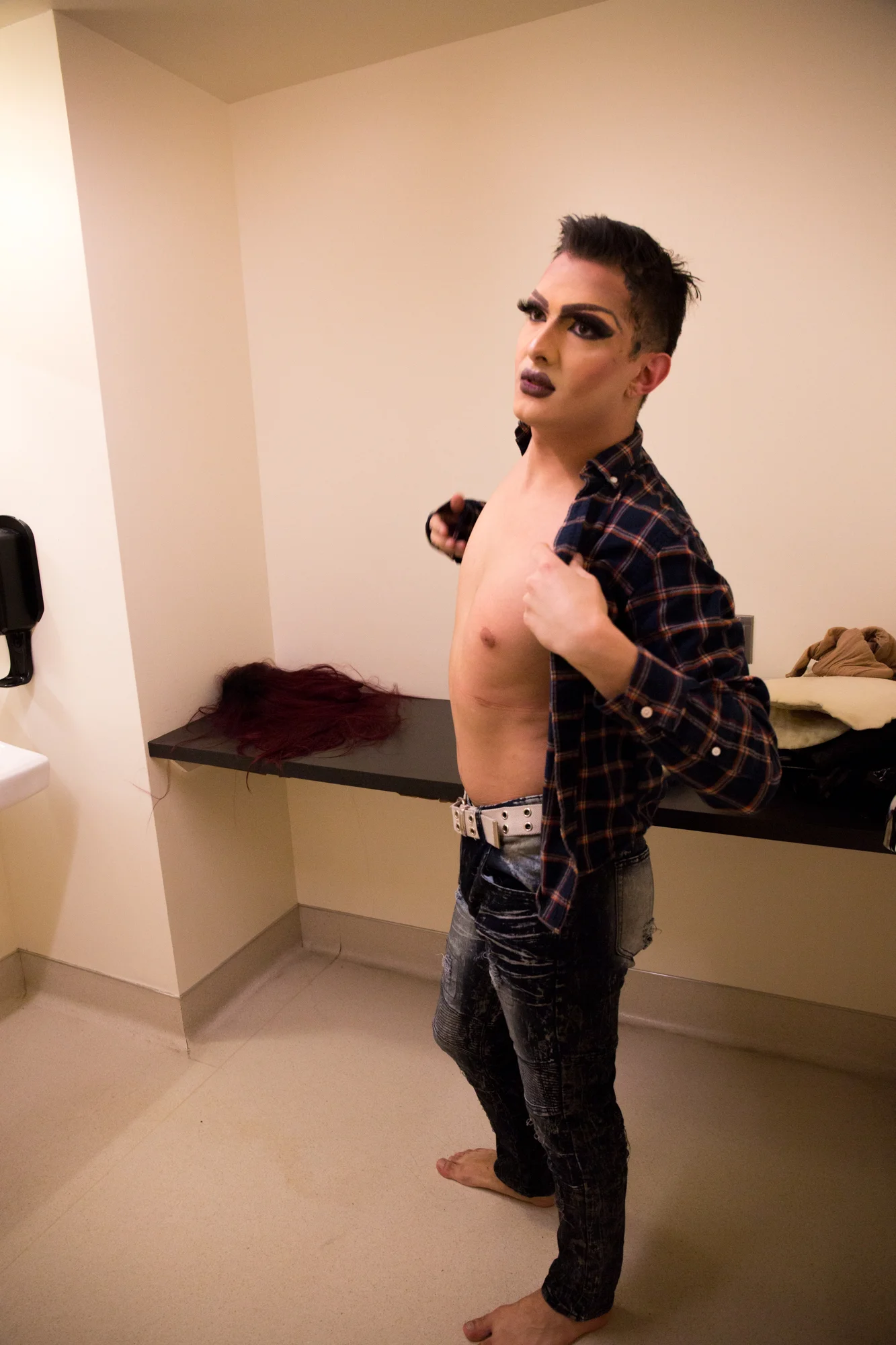  Mark changes back into his regular clothes after a Glamazons performance. The getting "unready" process takes about fifteen minutes, where getting ready can take up to two hours. Mark explained how he finds it funny that when he performs as Nicky th