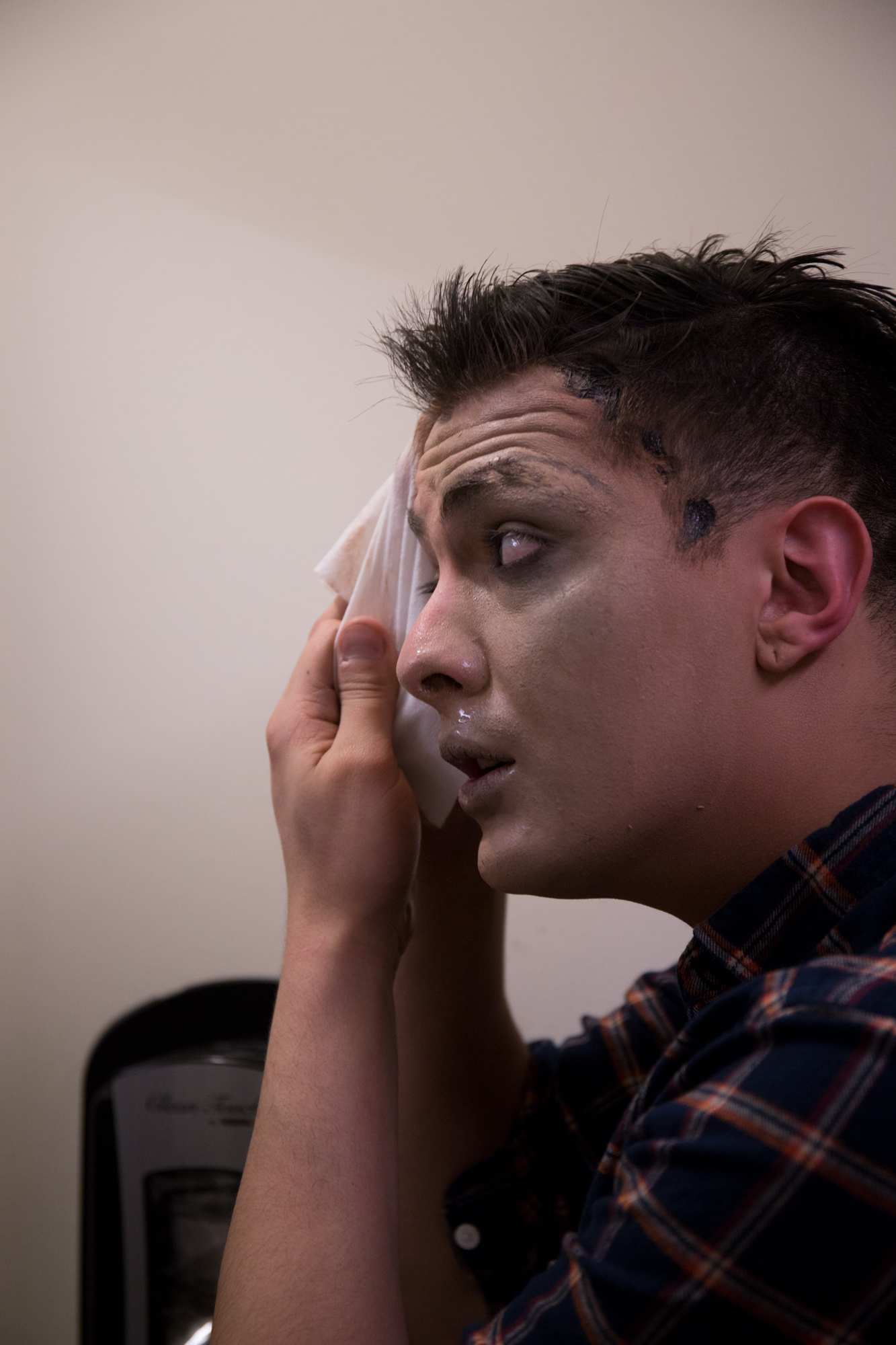  Mark removes his makeup after a show. He often removes his makeup at the venue so he can go straight to have dinner or drinks with friends. 