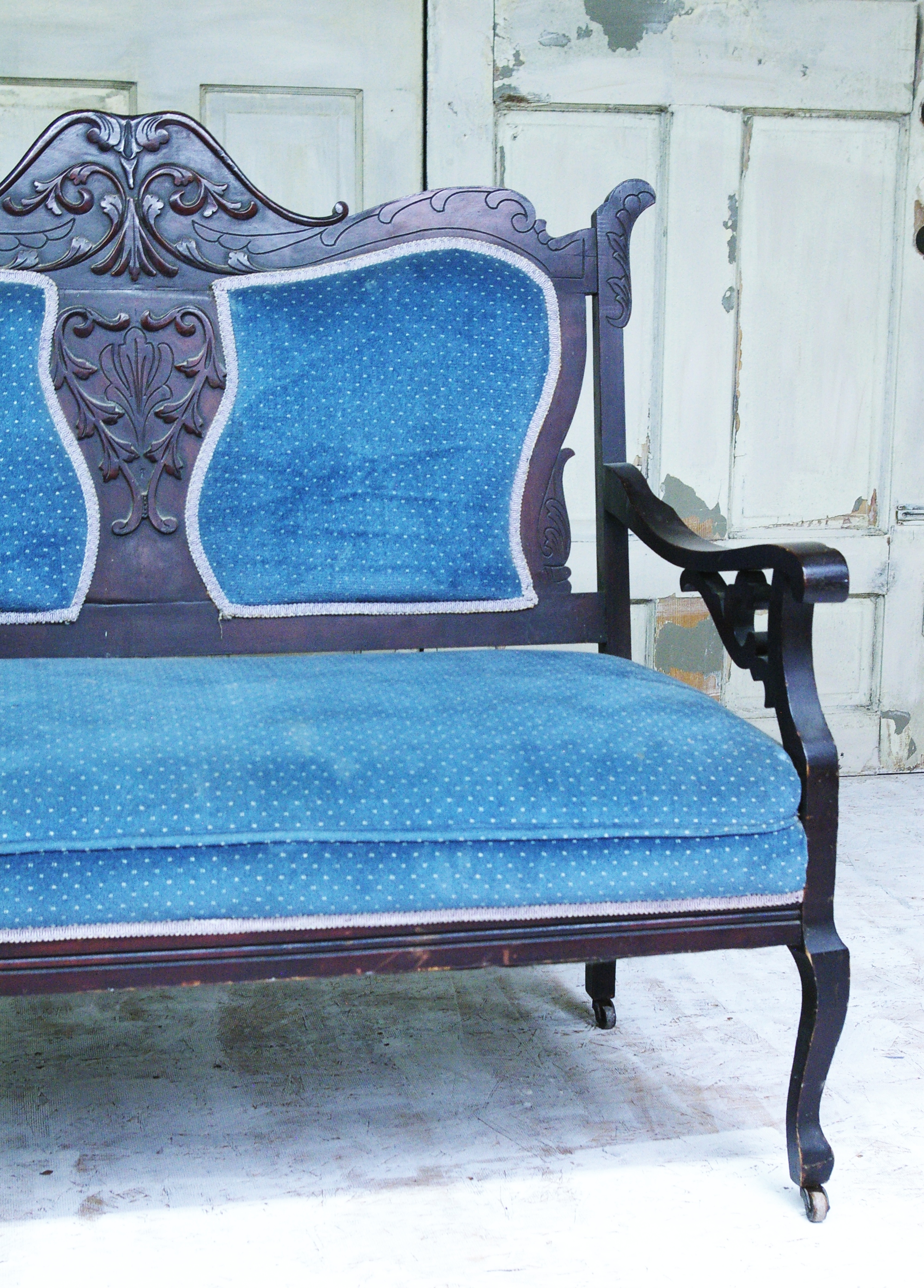 Victorian Royal Settee (Rental) $95