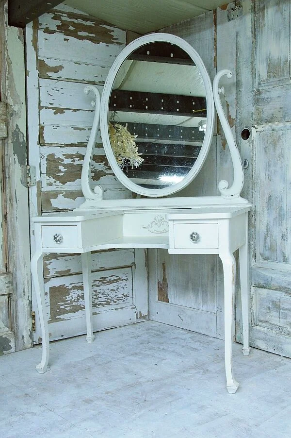 Vintage Style Vanity (Rental) $50