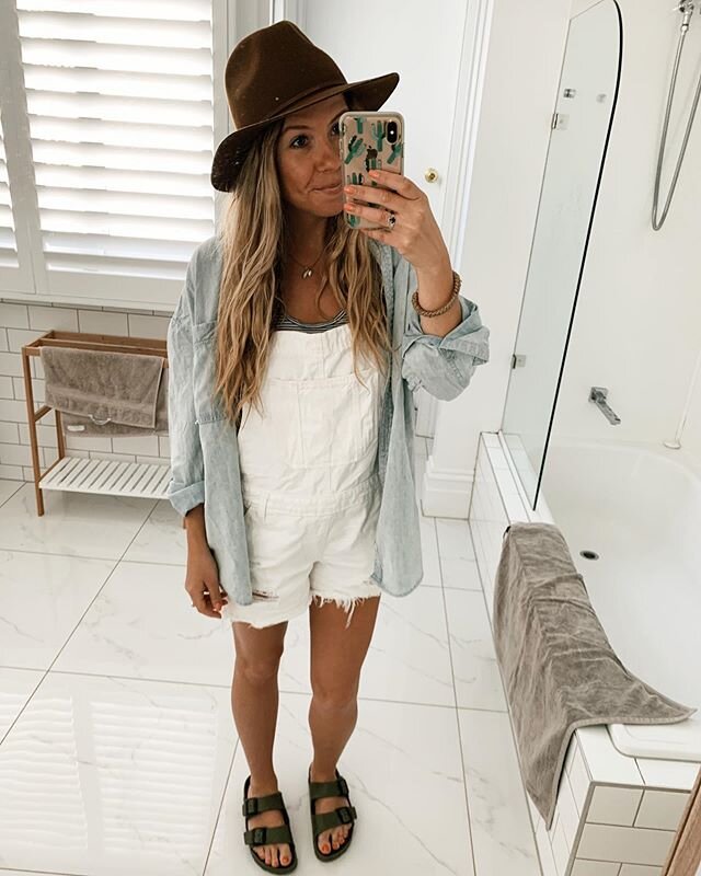 not usually one for selfies but the bathroom in this airbnb was to die for and I&rsquo;ve never thought of white overalls as a travel staple until this trip... thinking of adding a fashion section to my website just for fun, but mostly as a way to re