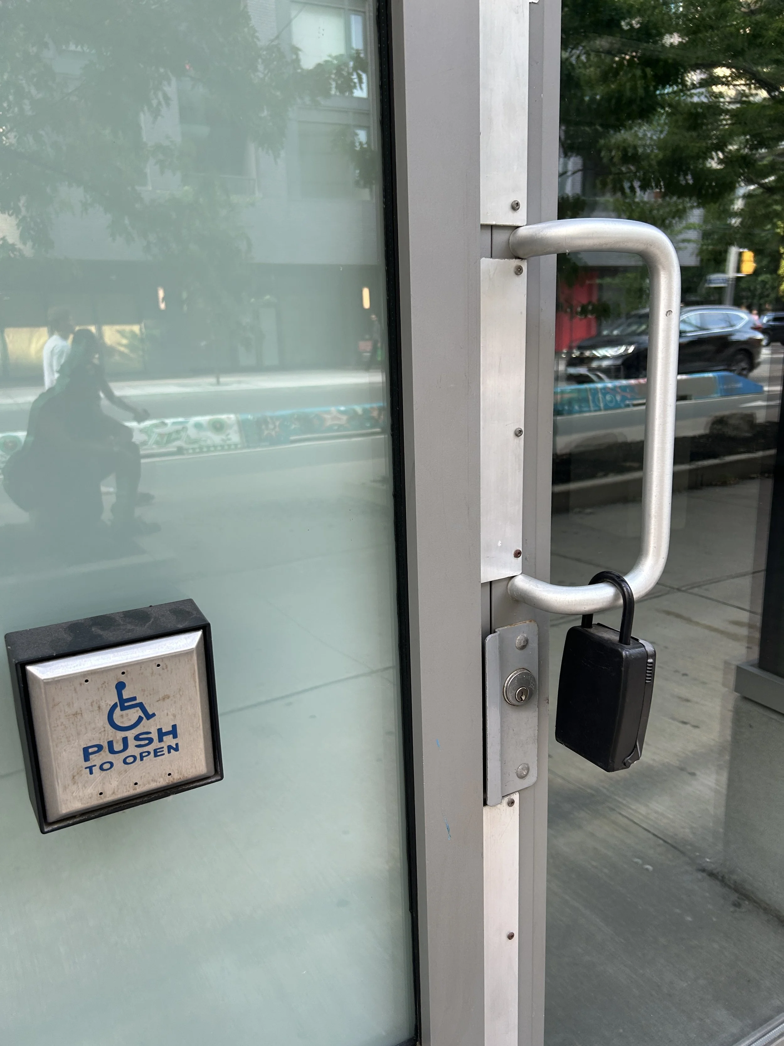 Accessible entrance button - Exterior