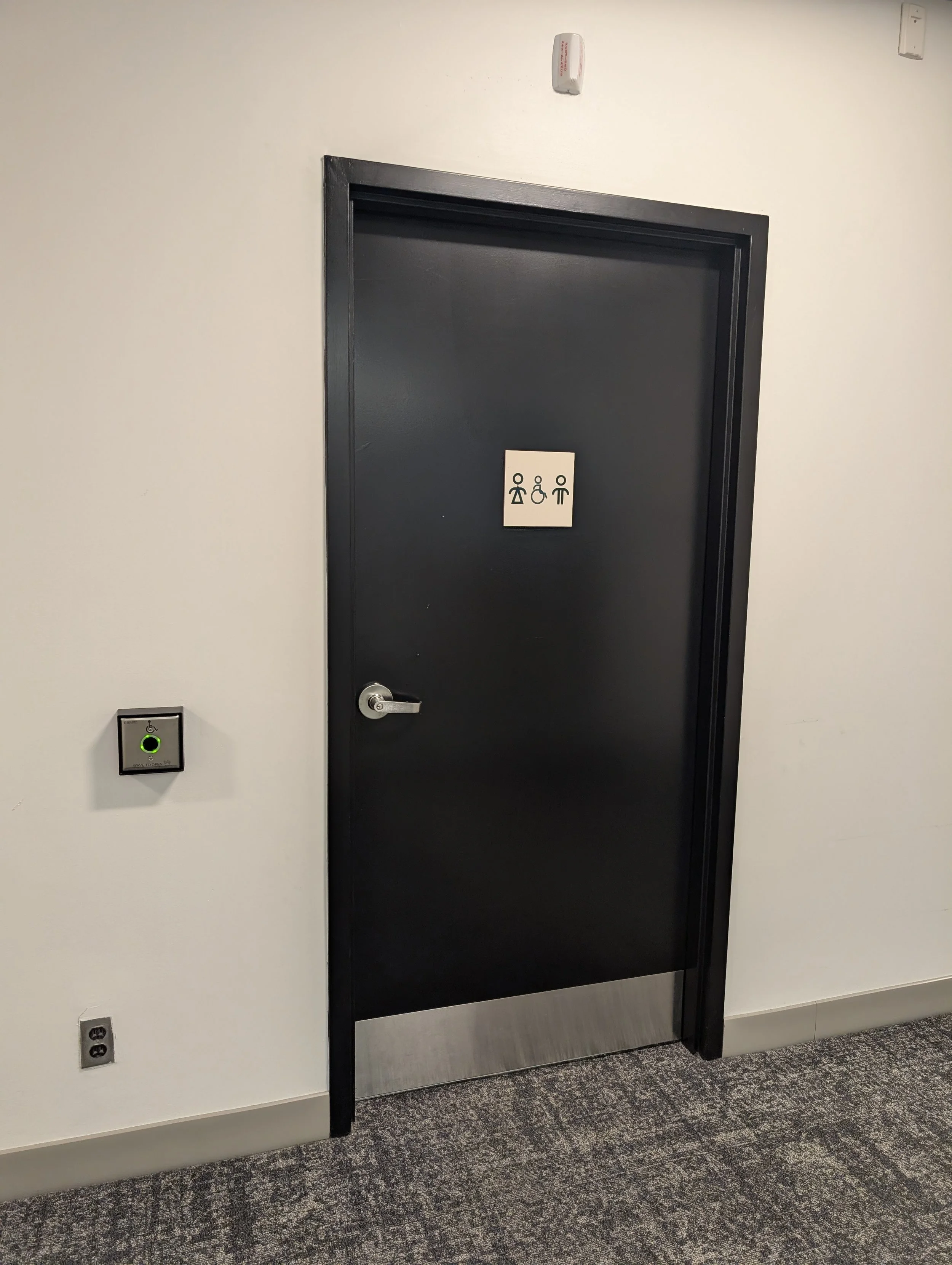 10th floor family &amp; gender neutral washroom