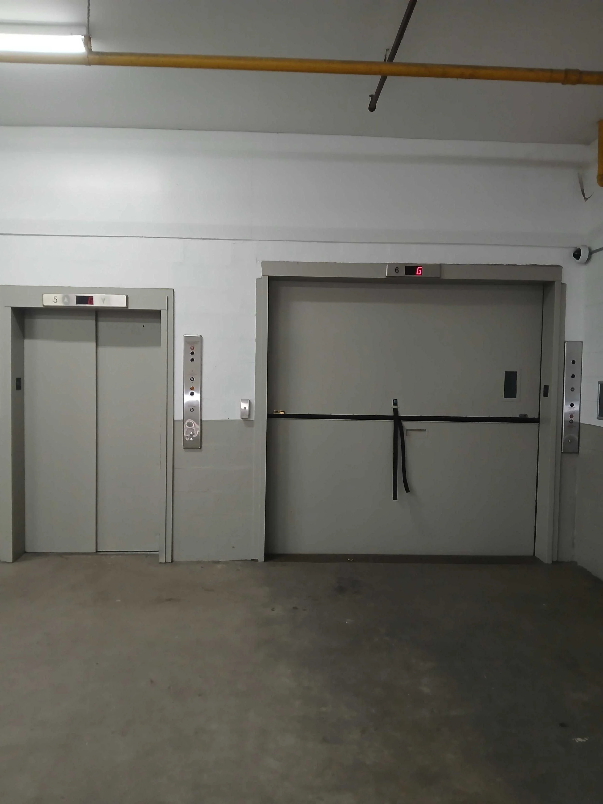 Service elevator &amp; freight- elevator