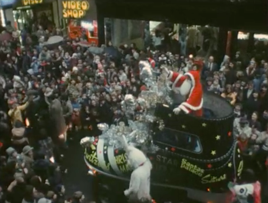 Santa arrives at Stwitzers