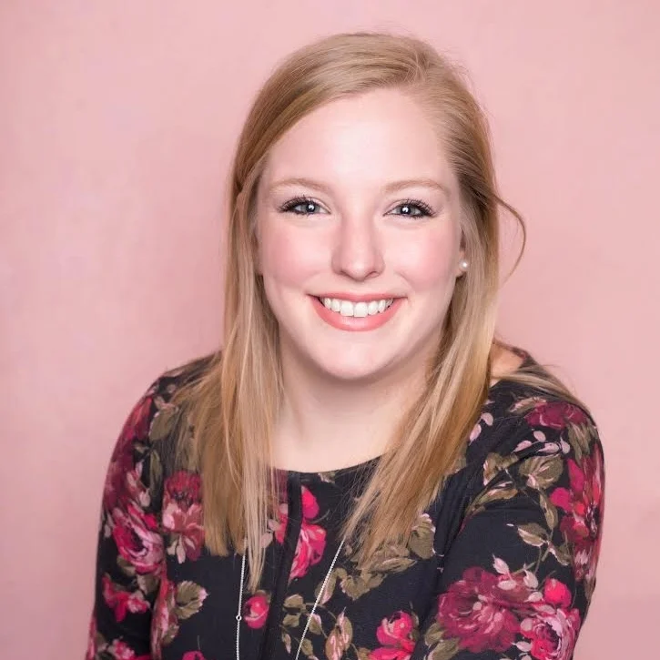 Lindsey Headshot.jpg