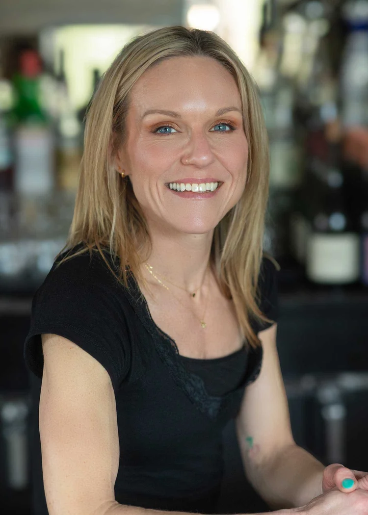 Kelly Cope, Bar Captain
