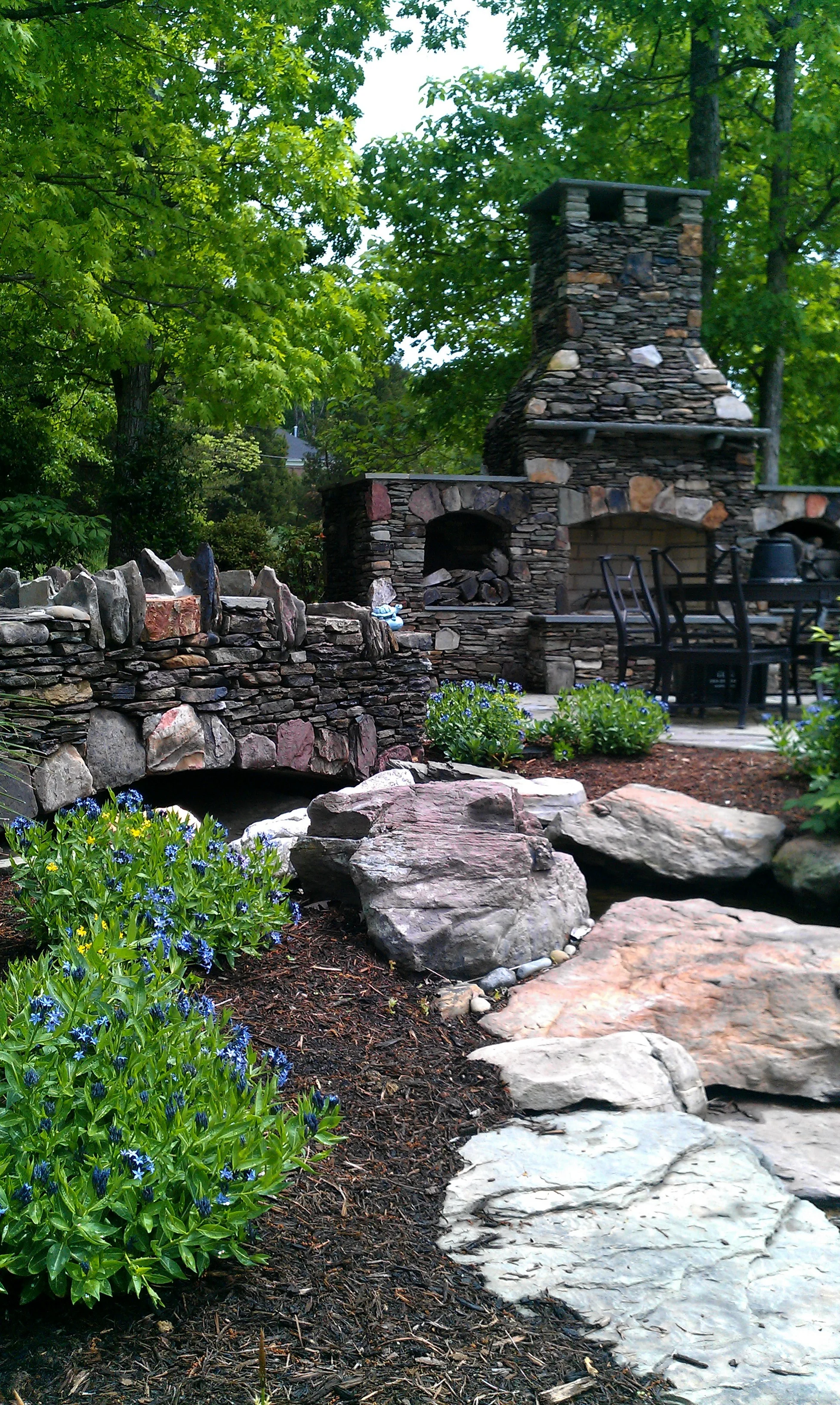Outdoor patio chimney