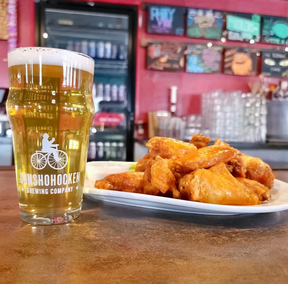 It&rsquo;s Sunday Funday at PK&amp;T! Eagles kick off at 1:00 and we&rsquo;ve got $5 Mike &amp; Merrill drafts pouring + Happy Hour specials running during the game. 

Come hang with us and Go Birds! 🍻 🦅