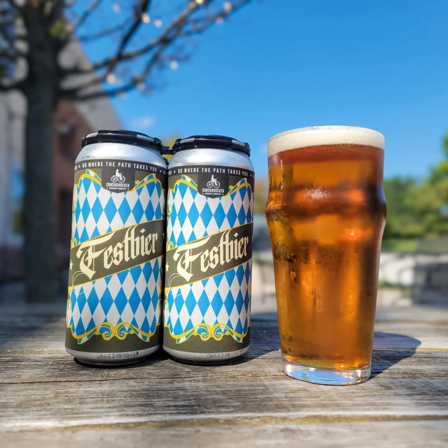 🍂🍻 𝕱𝖊𝖘𝖙𝖇𝖎𝖊𝖗 🍻🍂

Fall is officially here, and so is our smooth, malty lager. Grab a pint at one of our spots or a 4-pack to go. Prost!