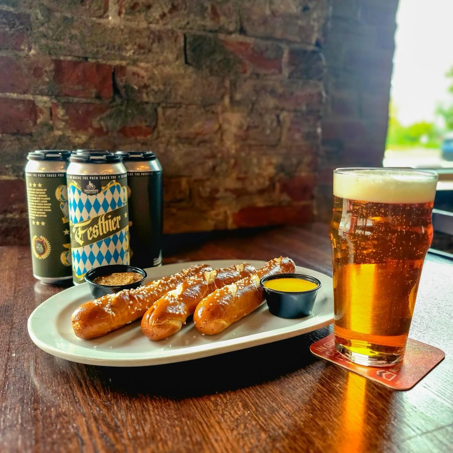 𝕱𝖊𝖘𝖙𝖇𝖎𝖊𝖗 season is here! Crisp, malty, and made for fall. Grab a pint at PK&amp;T and soak up the season. 🍂🍺