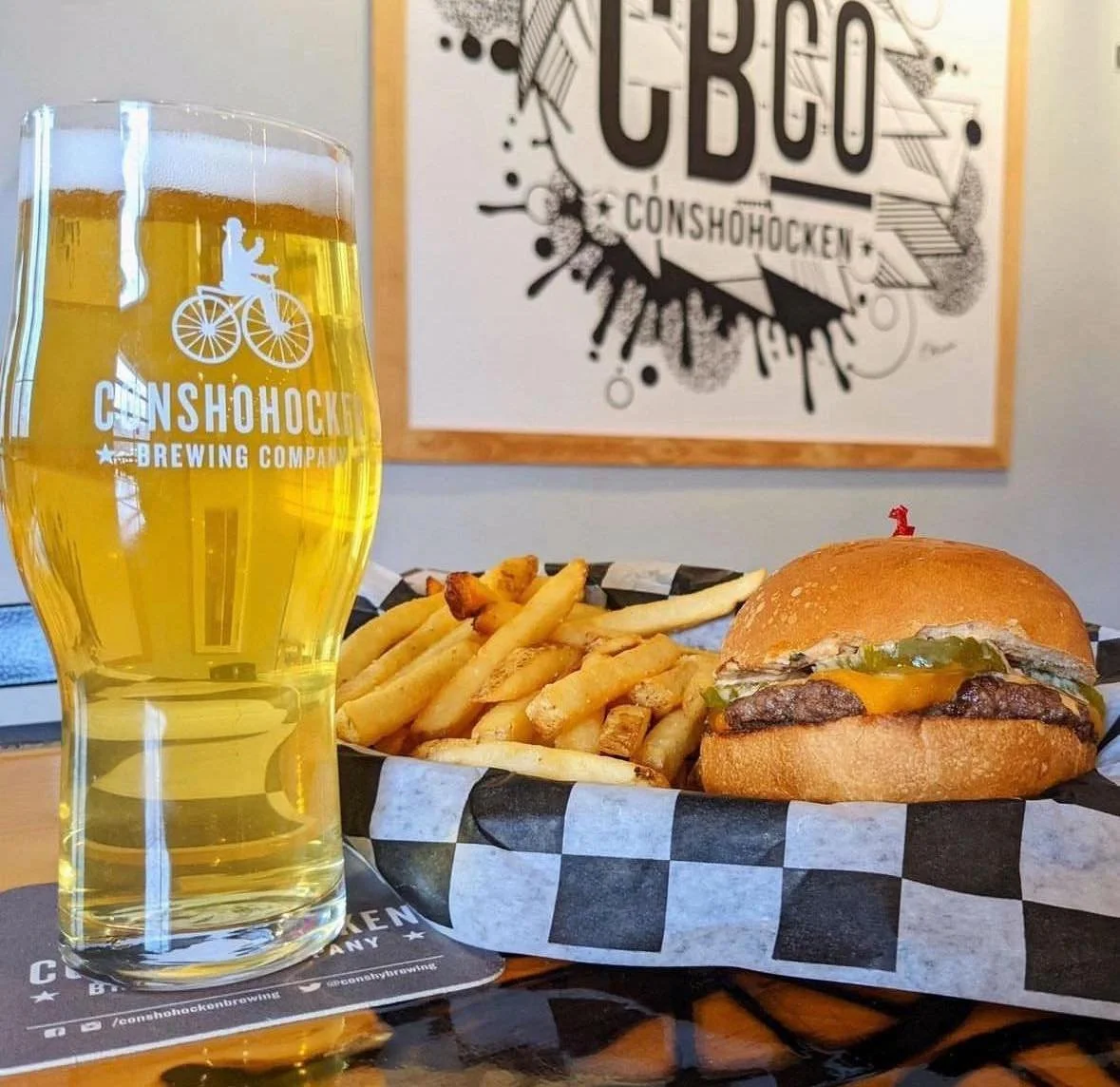 Craving a perfect lunch combo? Look no further! Swing by the KOP Tap Room Tuesday through Sunday for a mouthwatering burger and an ice-cold beer ππ» 
Tues- 11:30-8:00pm
Wed- 11:30-8:00pm
Thurs- 11:30-9:00pm
Fri- 11:30-9:00pm
Sat- 12:00-9:00pm
Sun-