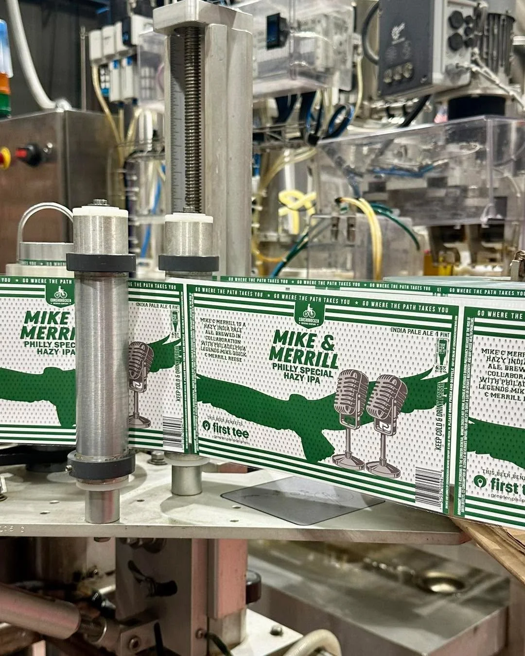 Mike &amp; Merrill cans are back &mdash; just in time for Kelly Green Week 💚🏈 Find them at all locations + conshyexpress.com 

Catch every snap at @puddlerskitchenbridgeport and @recroomphoenixville and enjoy $5 Mike &amp; Merrill drafts + Happy Ho