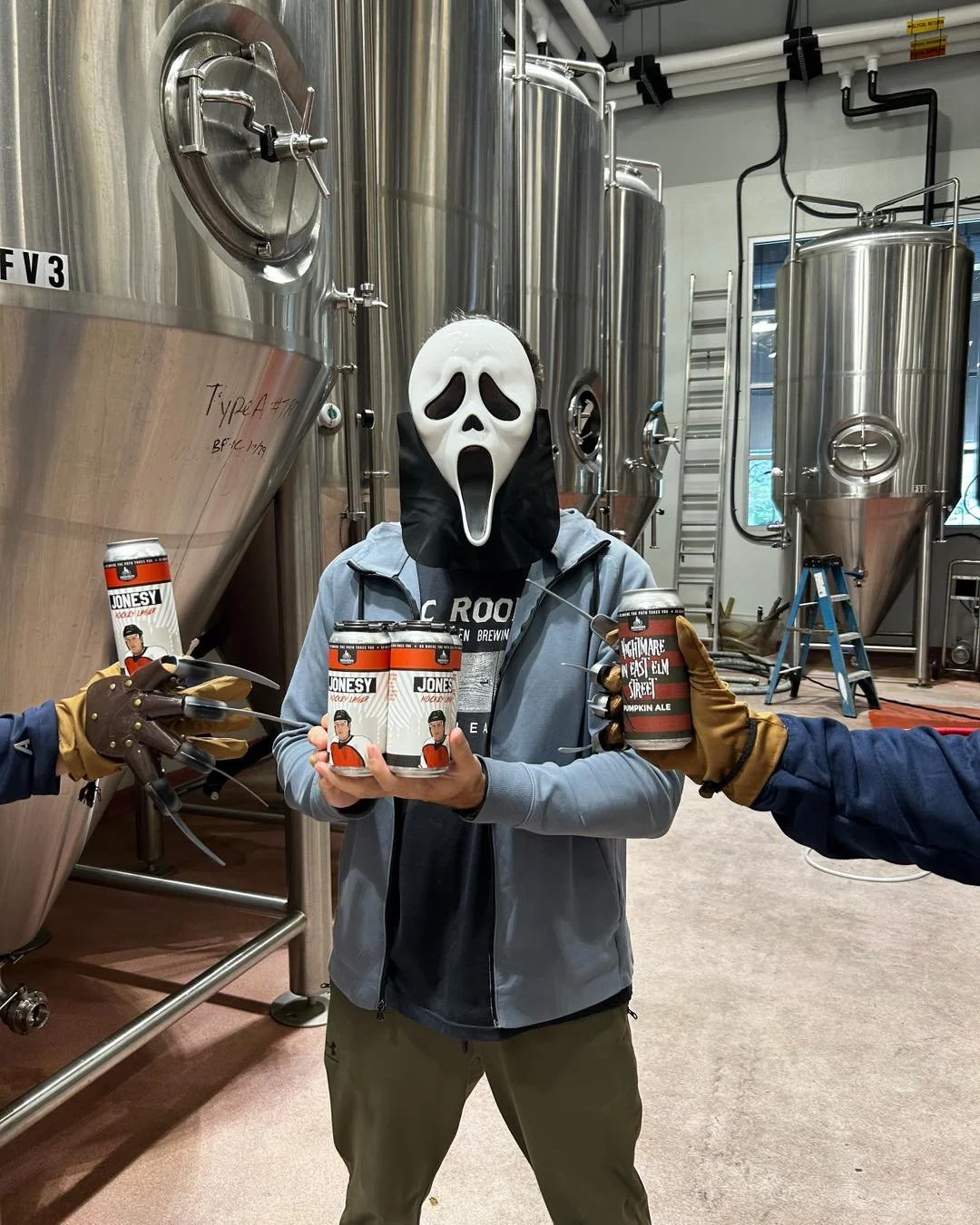 𝑯𝒂𝒑𝒑𝒚 𝑯𝒂𝒍𝒍𝒐𝒘𝒆𝒆𝒏,  𝑪𝒓𝒆𝒂𝒕𝒖𝒓𝒆𝒔 𝒐𝒇 𝒕𝒉𝒆 𝑵𝒊𝒈𝒉𝒕 👻 🌙 

May your night be full of chills and cheers! Stop by one of the spots for a beer or grab some 4-packs to go for whatever mischief the night brings. 

Jonesy&rsquo;s off