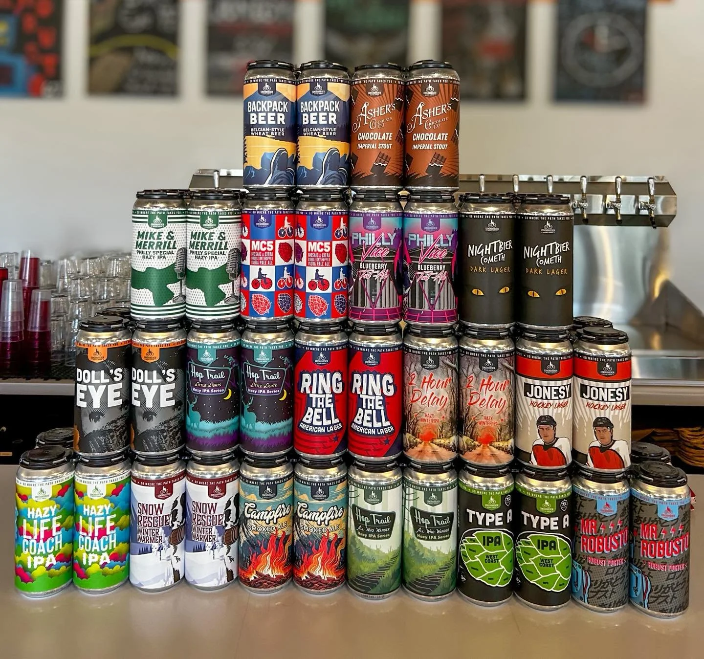 𝑪𝒖𝒓𝒓𝒆𝒏𝒕 𝒄𝒂𝒏 𝒍𝒊𝒏𝒆𝒖𝒑 🍻 
Stop into one of the spots and stock up for the holidays 🎄