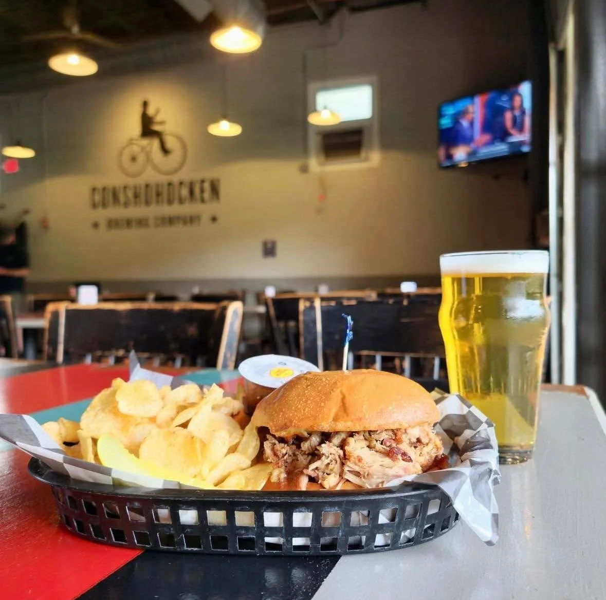 Beer, bites, and Conshy nights 🍻 

Trivia starts at 6:30, and Flyers on at 7:00. Let&rsquo;s make it a good one!