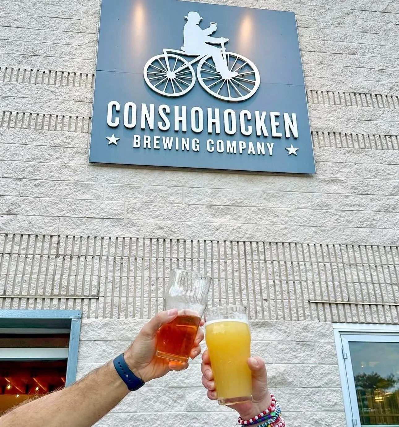 Beers on the patio?? Cheers to that!🍻