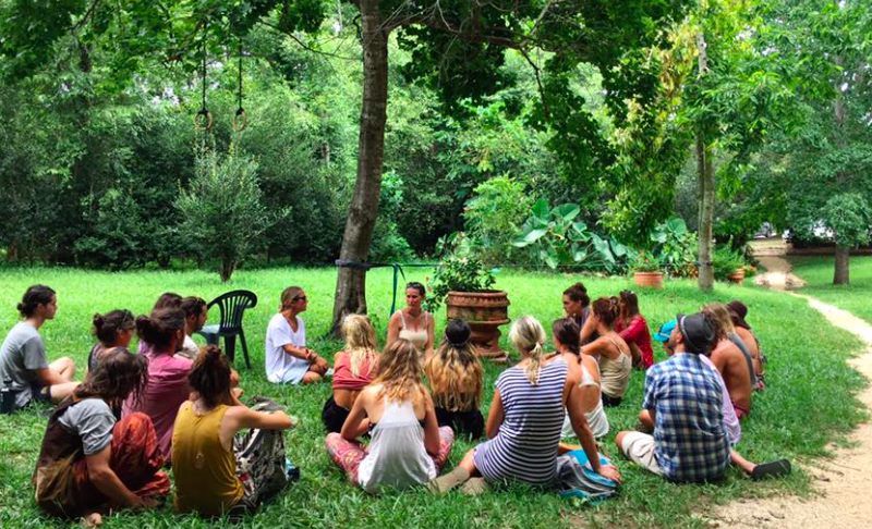 Welcome circle with the newly arrived guests on Monday