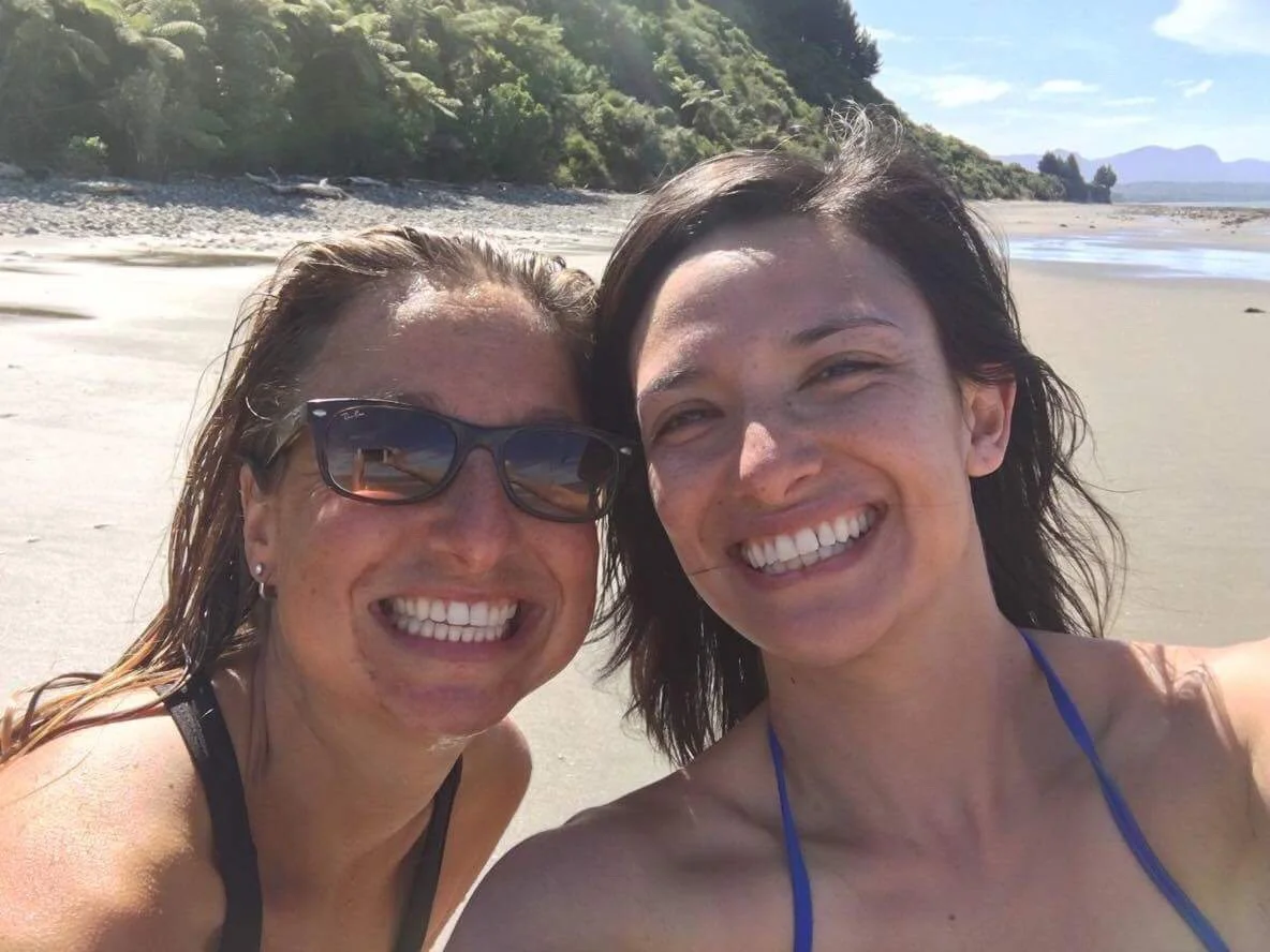 Lies (left) and Amy (right) at the beach in New Zealand