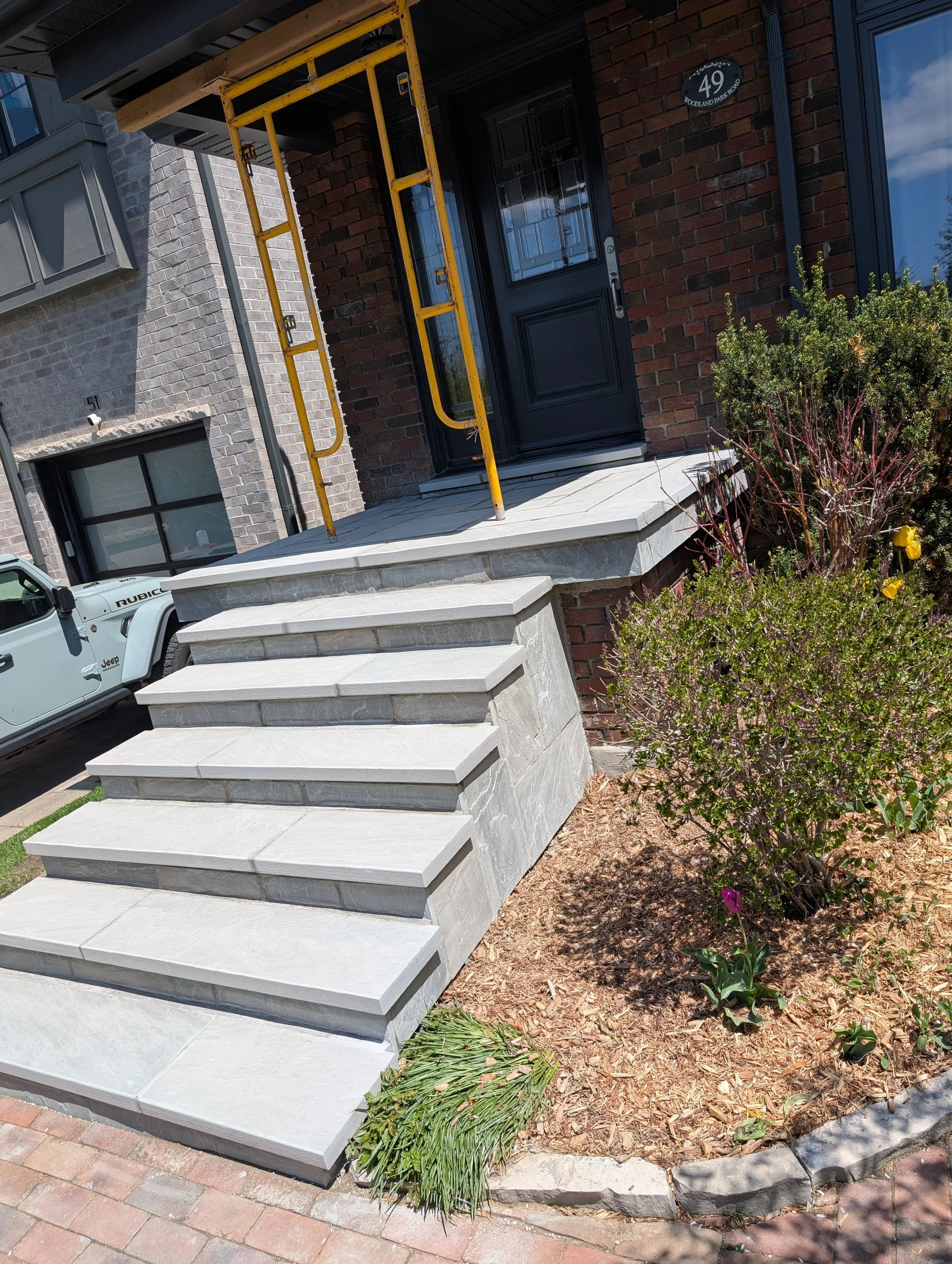 Stone front porch, front porch repair Toronto masonry contractor masonry company.  Banas stone front steps, flagstone