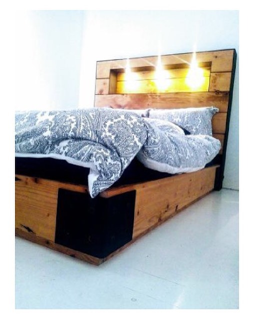 This steel bordered bed is custom built with 100yr old reclaimed Fir. The headboard has a built in 8 inch nook with lighting and flush mounted 120v plugs/USB chargers.
.
.
.
.
#vancouver #metalwork #woodwork #customdesign #furniture #furnituredesign 